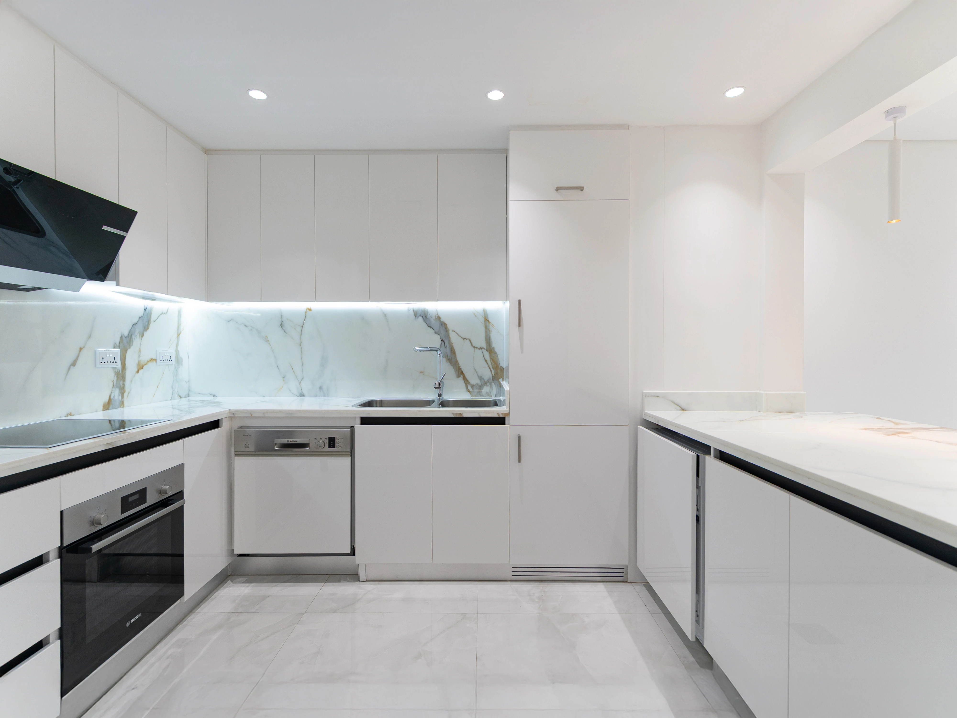 2BR Prime Tower | Huge Balcony | Porto Arabia