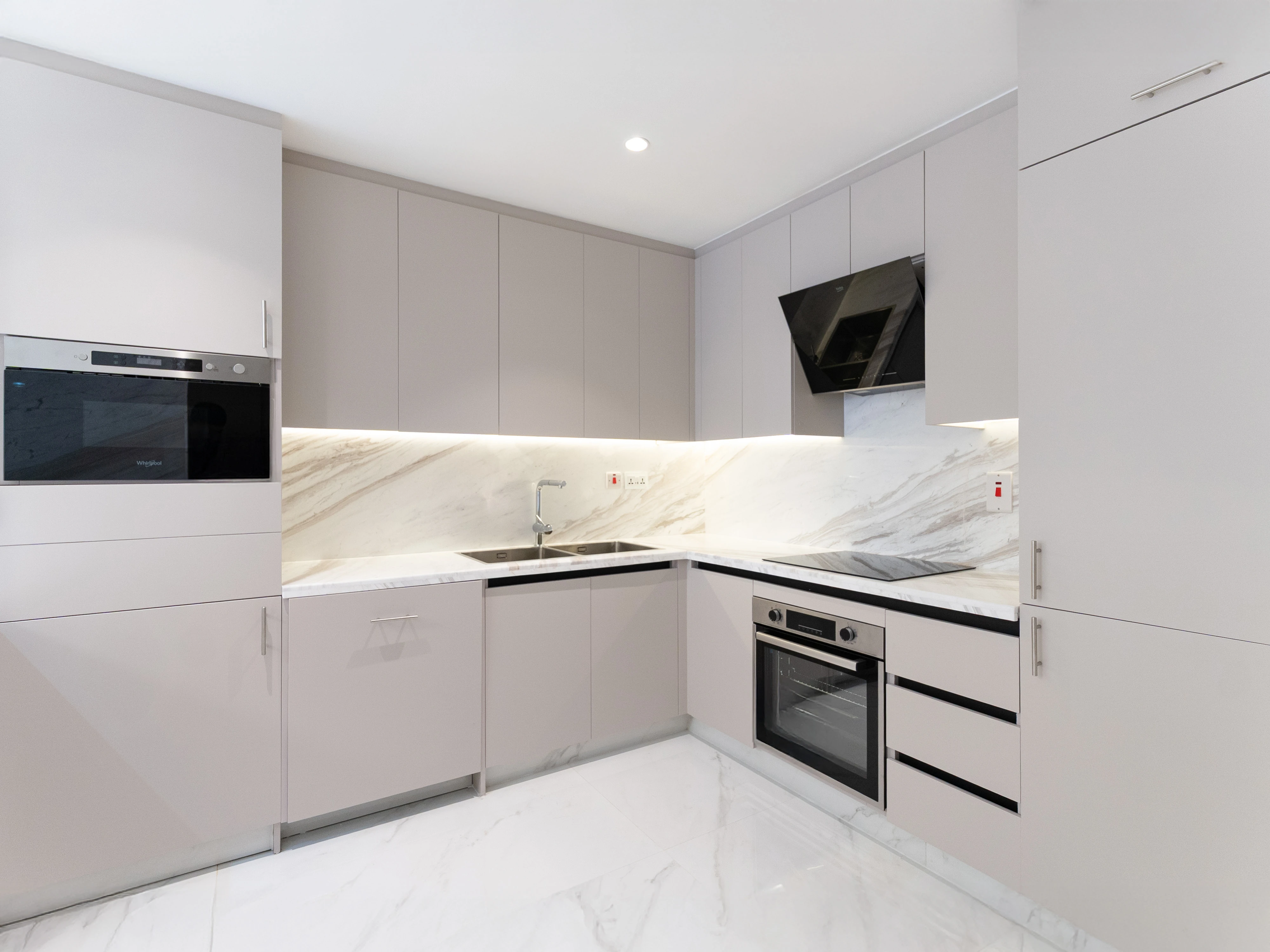 Elite 2BR Living in Prime Porto Arabia Tower - Photo 3