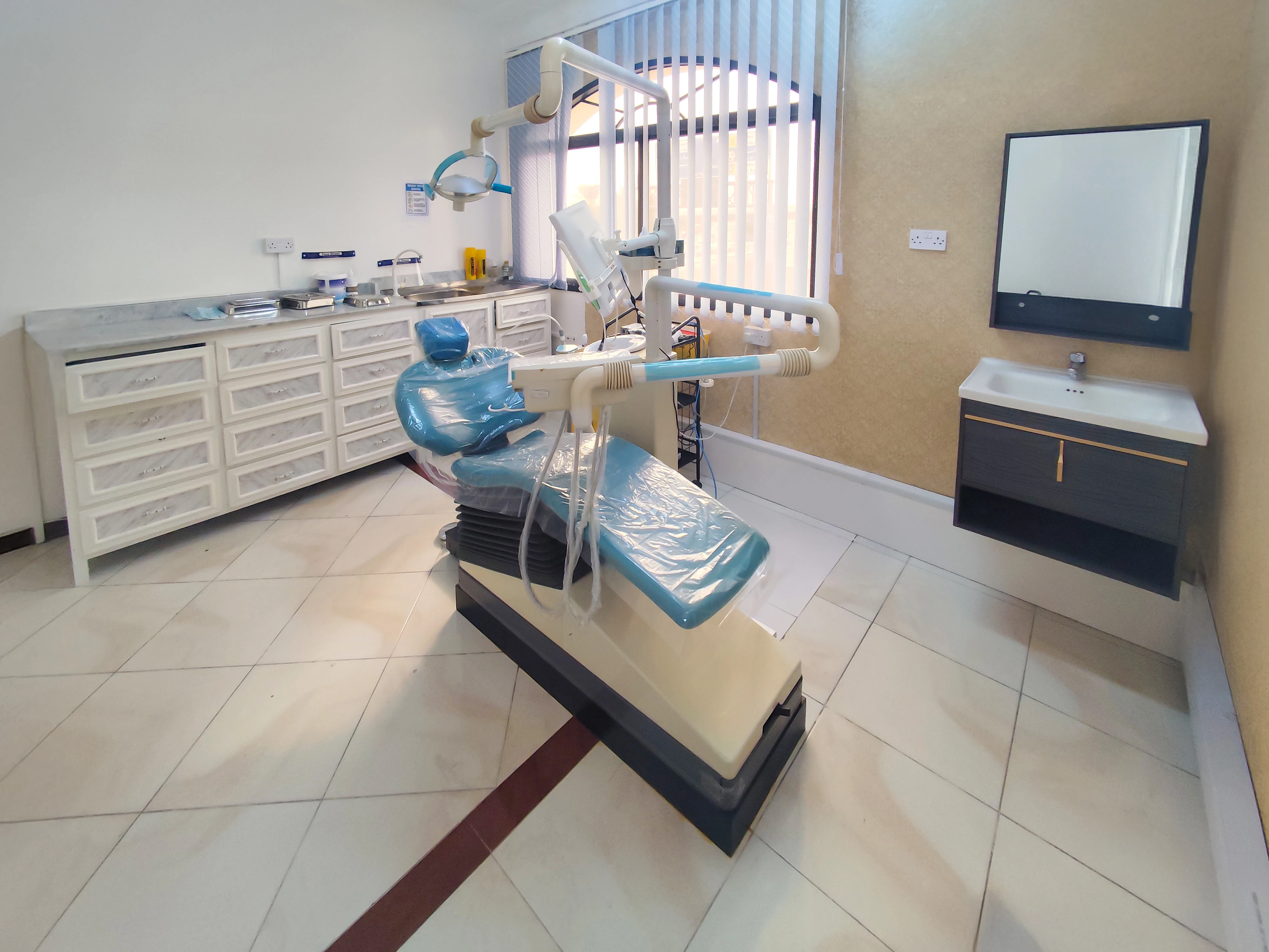 عيادة أسنان قائمة منذ 25 عامًا للبيع في الدوحة