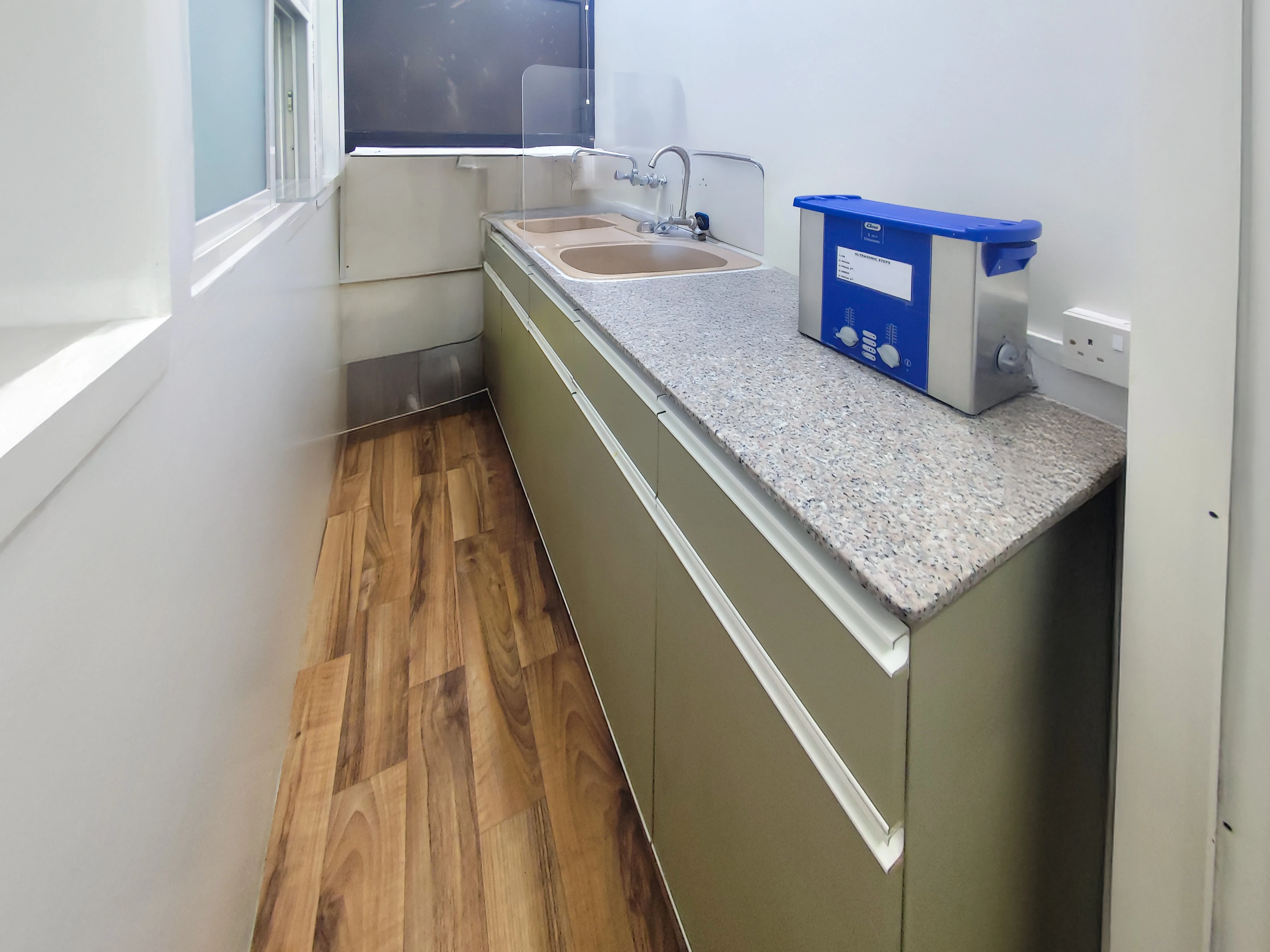 عيادة أسنان قائمة منذ 25 عامًا للبيع في الدوحة