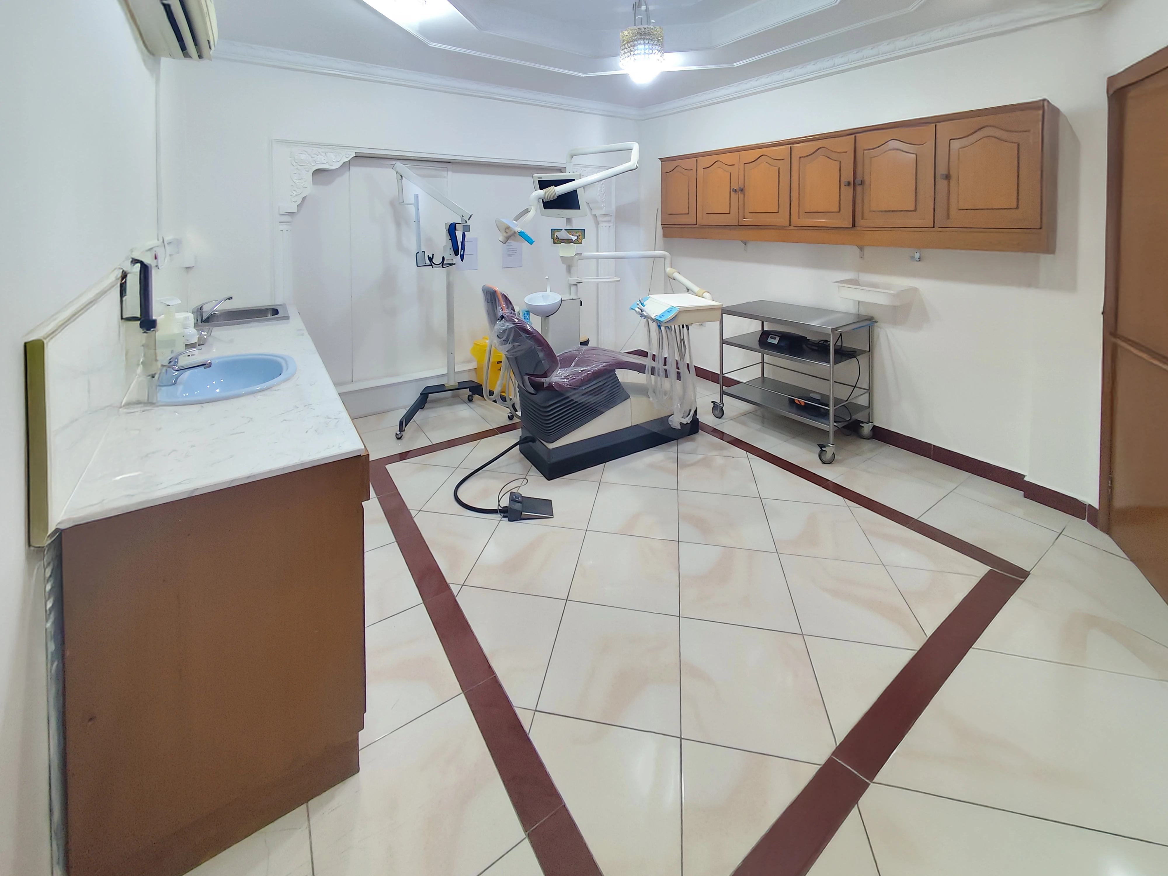 عيادة أسنان قائمة منذ 25 عامًا للبيع في الدوحة