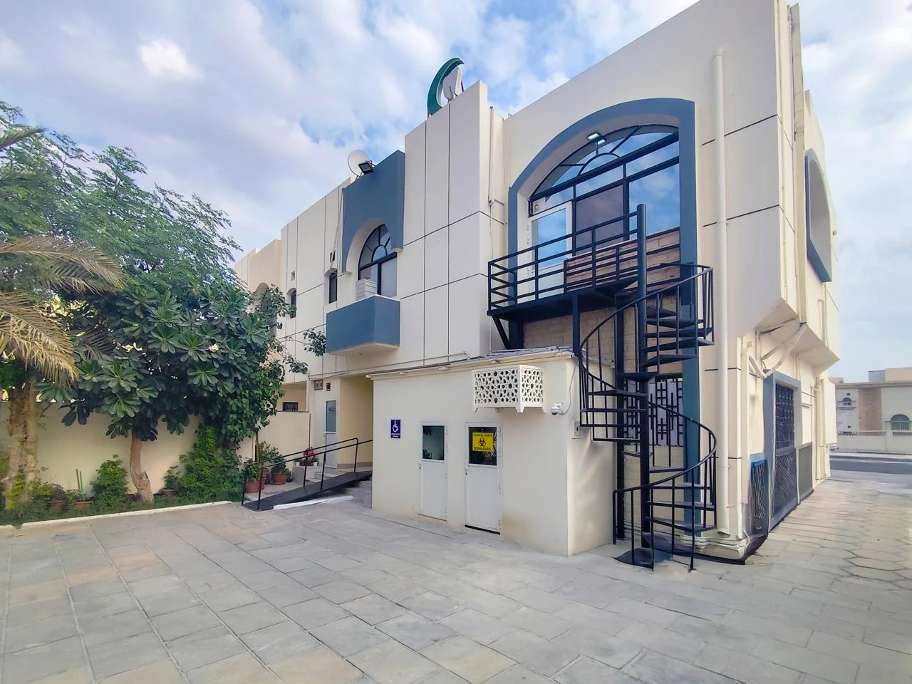 عيادة أسنان قائمة منذ 25 عامًا للبيع في الدوحة