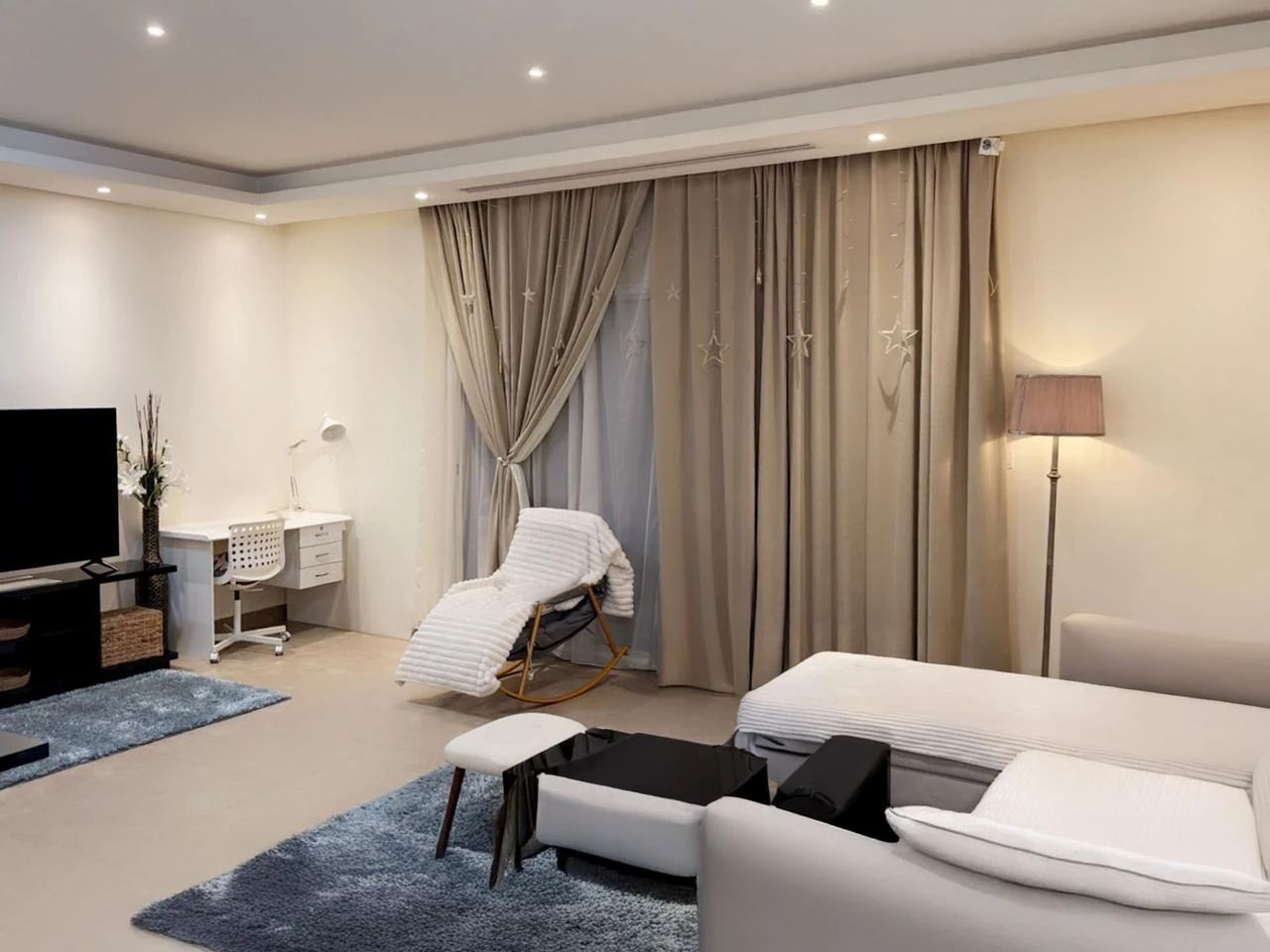 بالطبع! إليك نسخة محسنة قليلاً للنص الذي أرسلته، لتكون أكثر انسيابية وقوة مع الحفاظ على الفخامة والرقي: