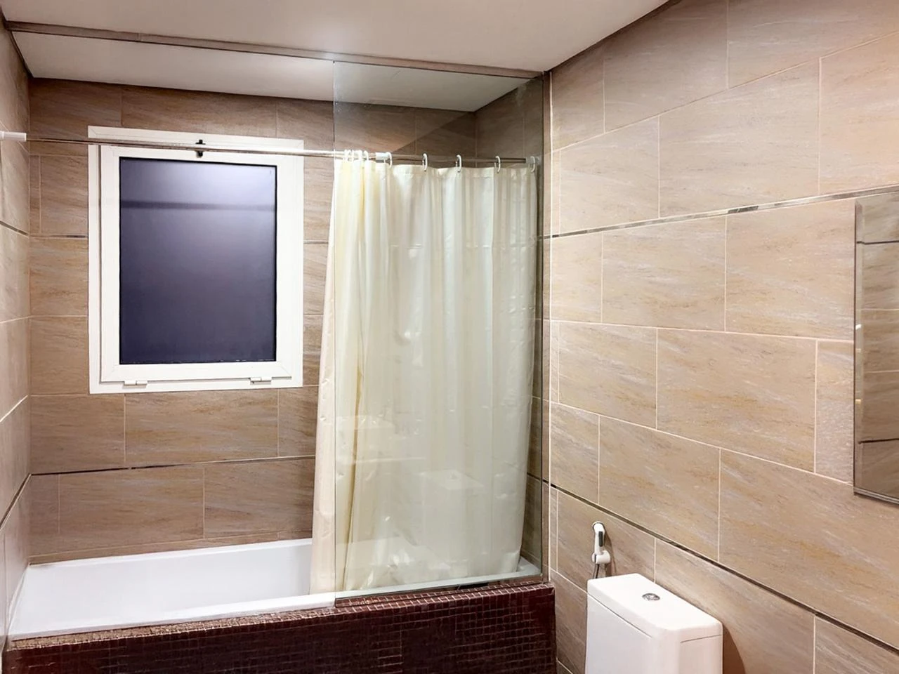 بالطبع! إليك نسخة محسنة قليلاً للنص الذي أرسلته، لتكون أكثر انسيابية وقوة مع الحفاظ على الفخامة والرقي: