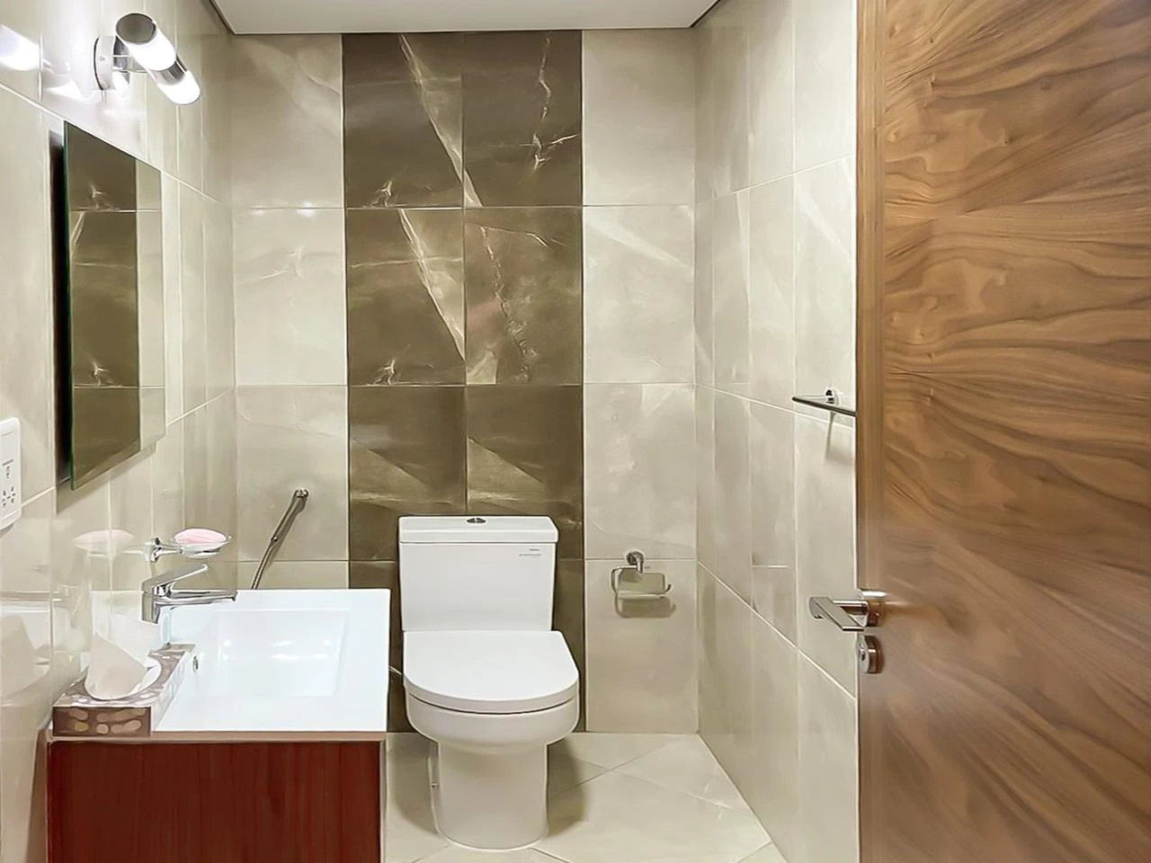 بالطبع! إليك نسخة محسنة قليلاً للنص الذي أرسلته، لتكون أكثر انسيابية وقوة مع الحفاظ على الفخامة والرقي: