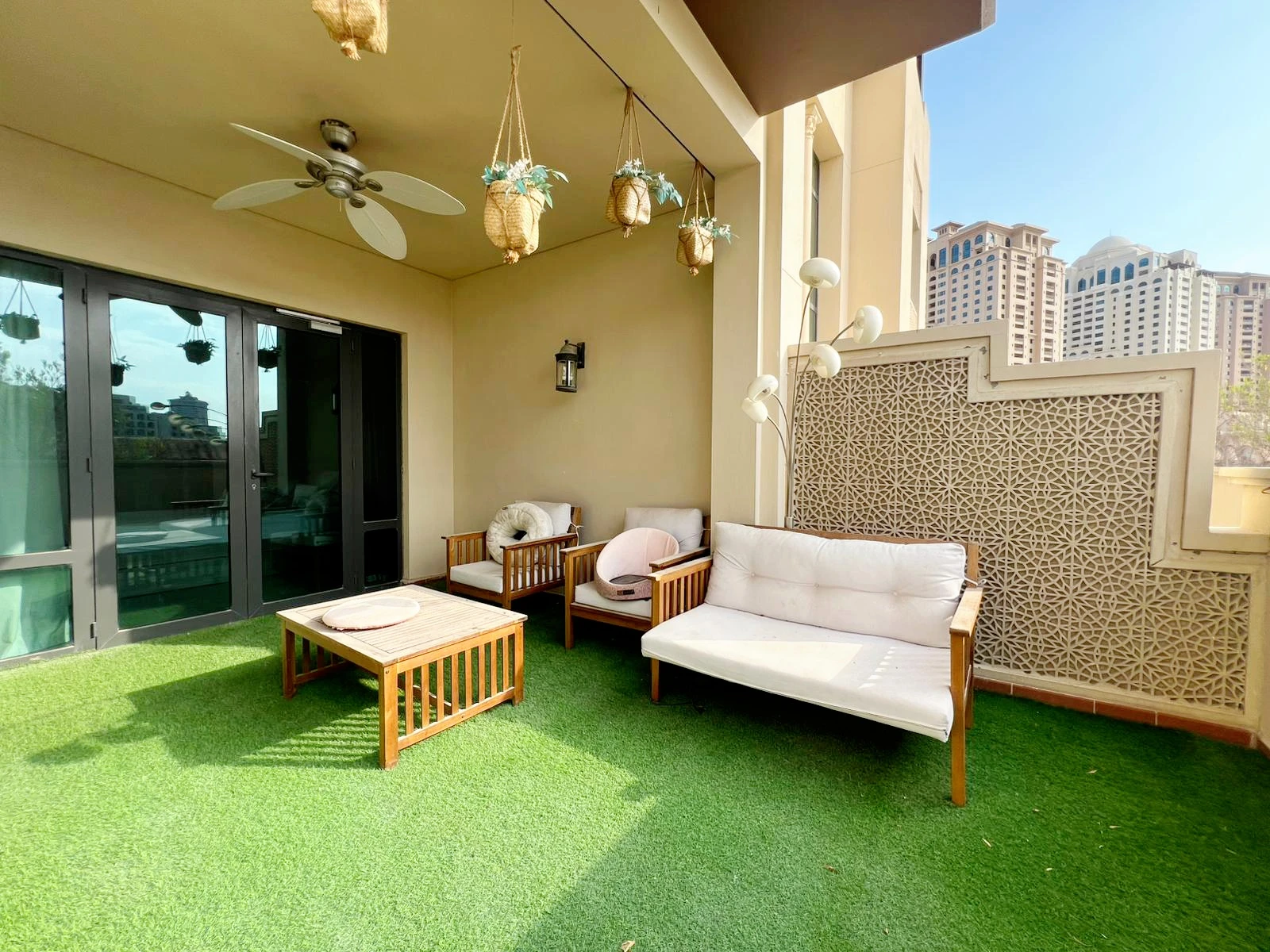 تاون هاوس من غرفتي نوم مفروش بالكامل مع شرفة خاصة مغطاة | بورتو أرابيا