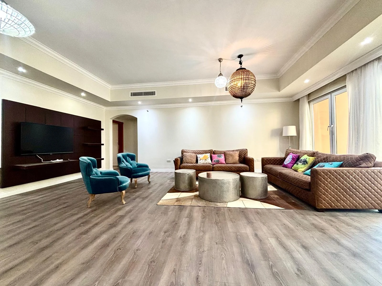 LUXURY LIVING | SPACIOUS 3 BEDROOM + MAID | MARINA - Photo 2