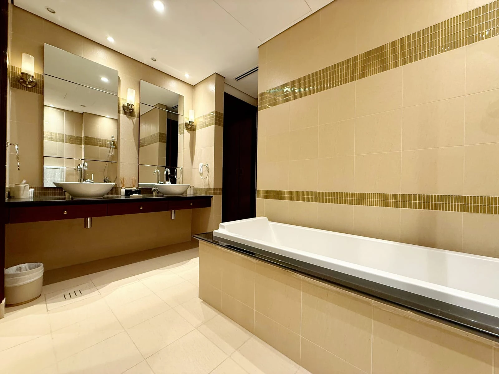 تاون هاوس فاخر بغرفتي نوم ماستر مطل على المارينا مع شرفة | بورتو أرابيا