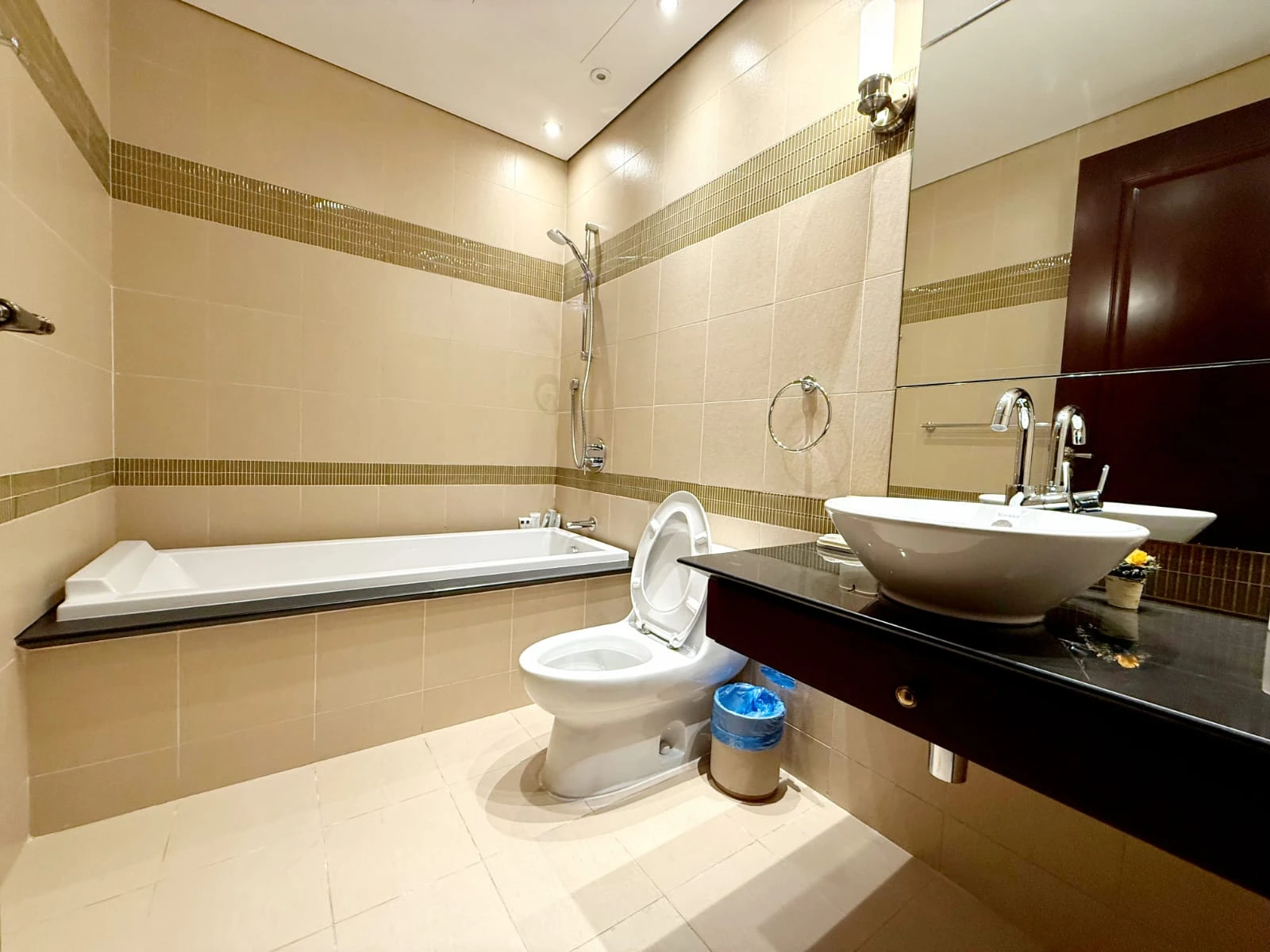 تاون هاوس فاخر بغرفتي نوم ماستر مطل على المارينا مع شرفة | بورتو أرابيا