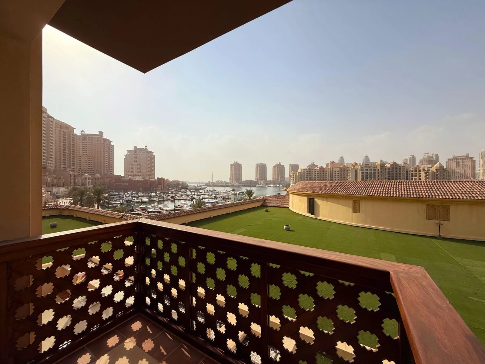 تاون هاوس فاخر بغرفتي نوم ماستر مطل على المارينا مع شرفة | بورتو أرابيا