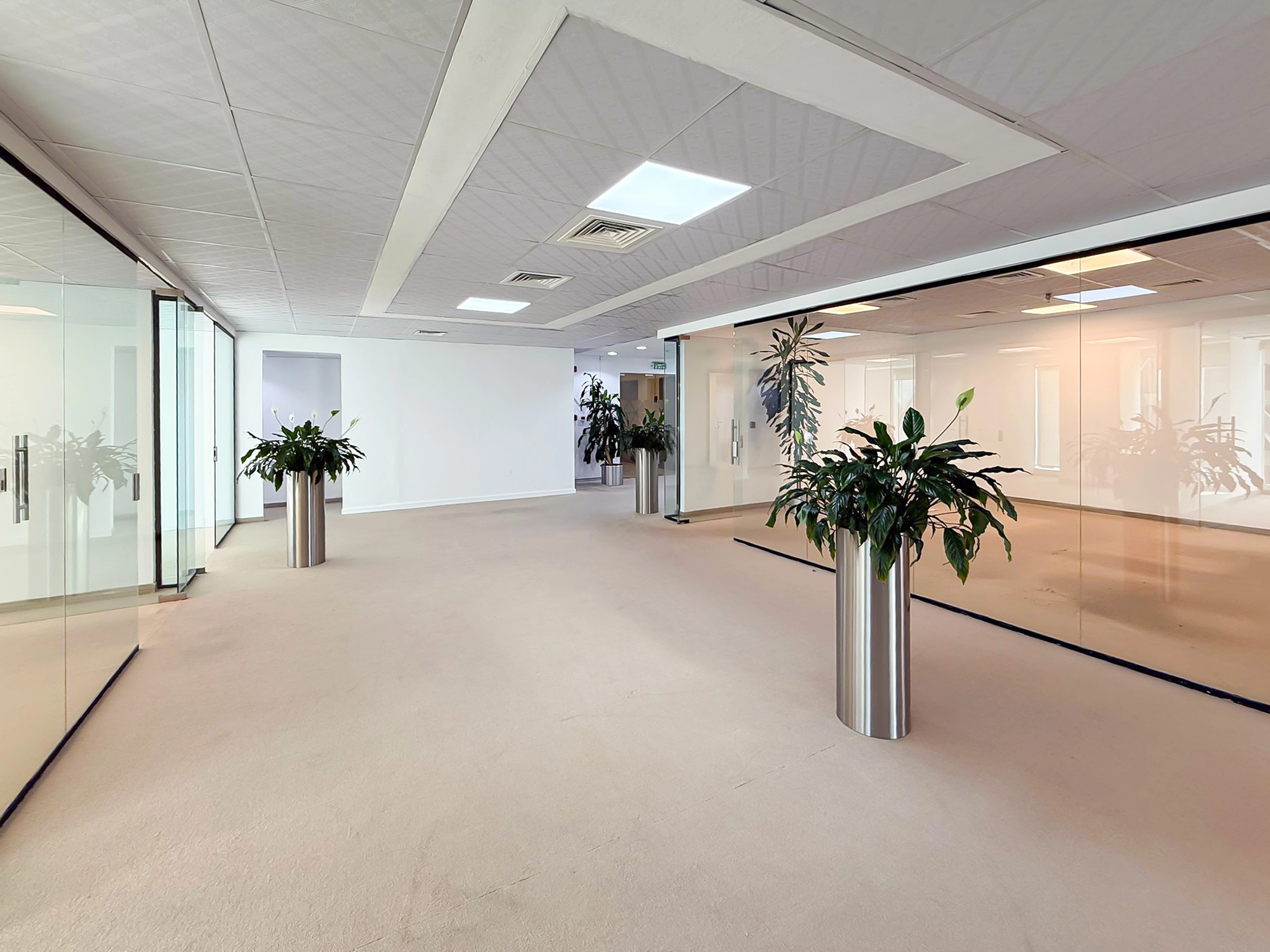 مكتب راقٍ فاخر ومجهز بالكامل / مرسى لوسيل