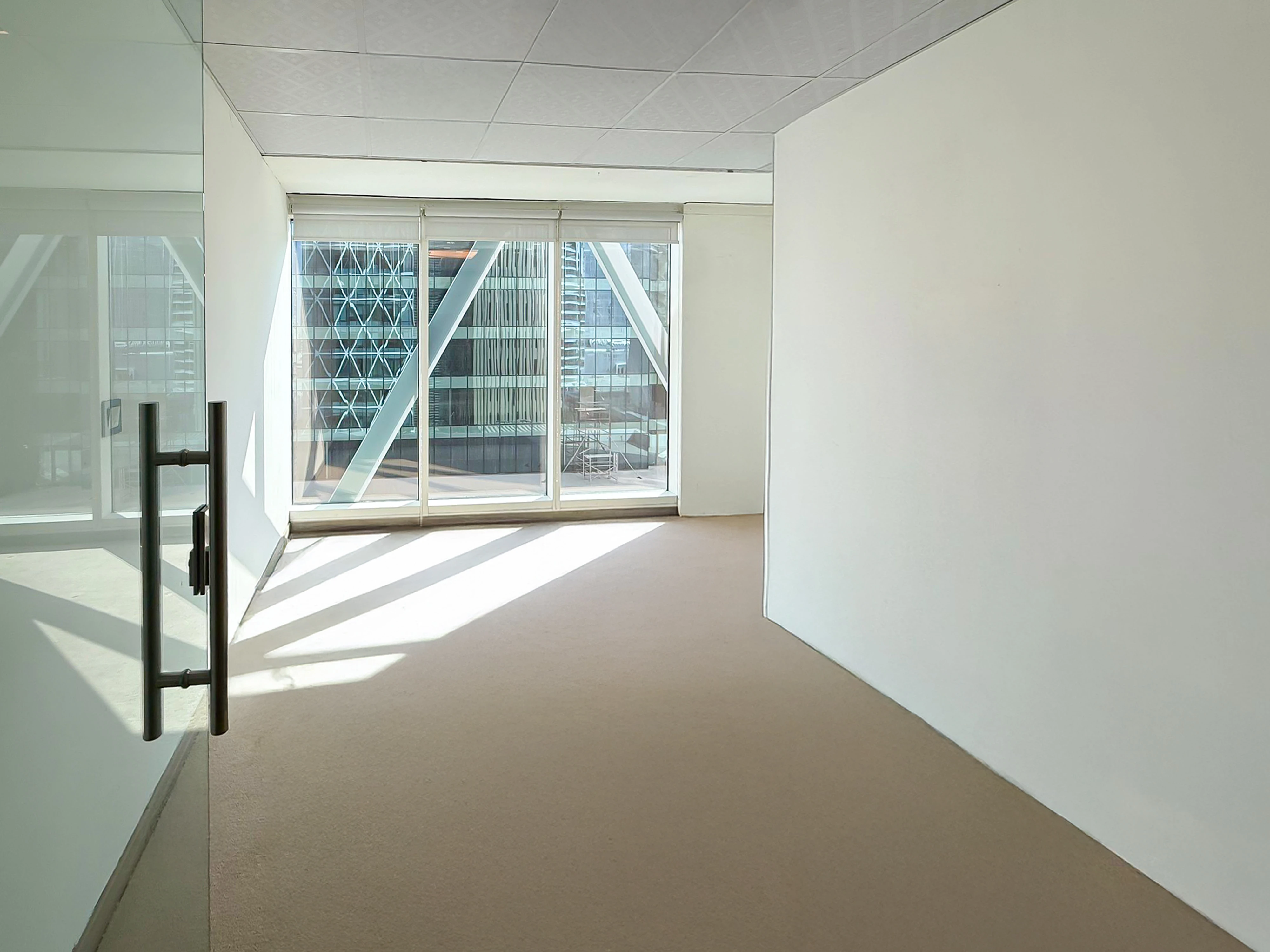 مكتب راقٍ فاخر ومجهز بالكامل / مرسى لوسيل