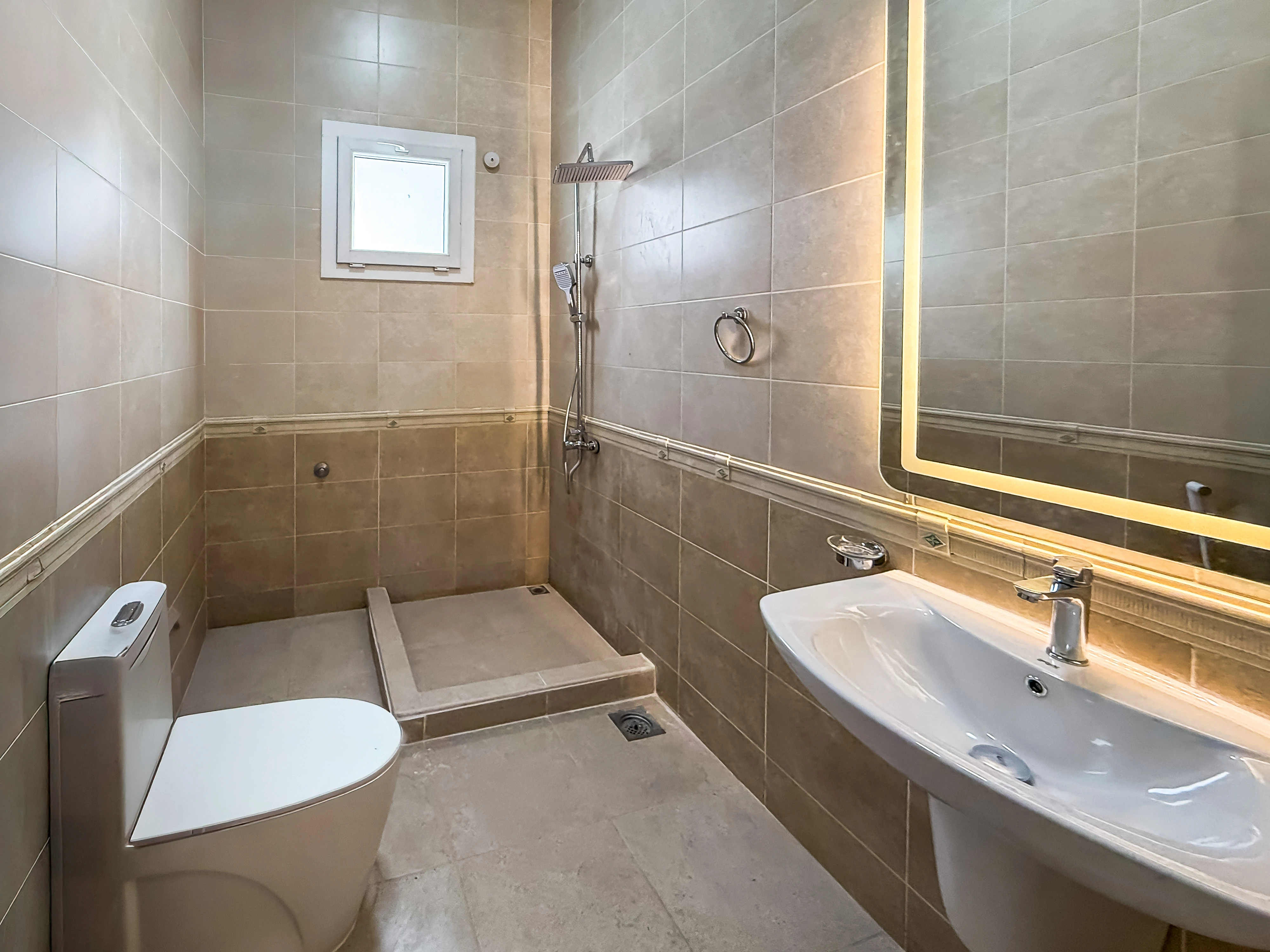 يلا تجارية فاخرة مخصصة لروضة أطفال | عين خالد