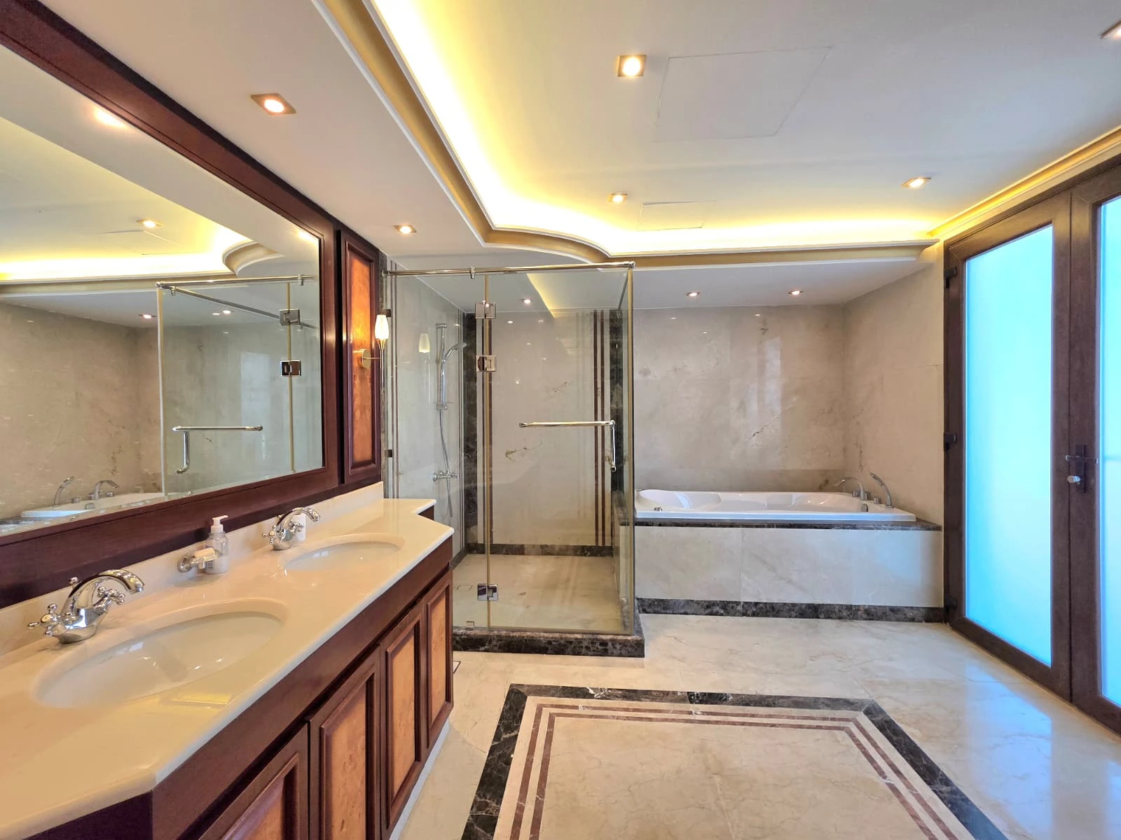 فيلا رائعة 6+ غرف نوم | اللؤلؤة قطر