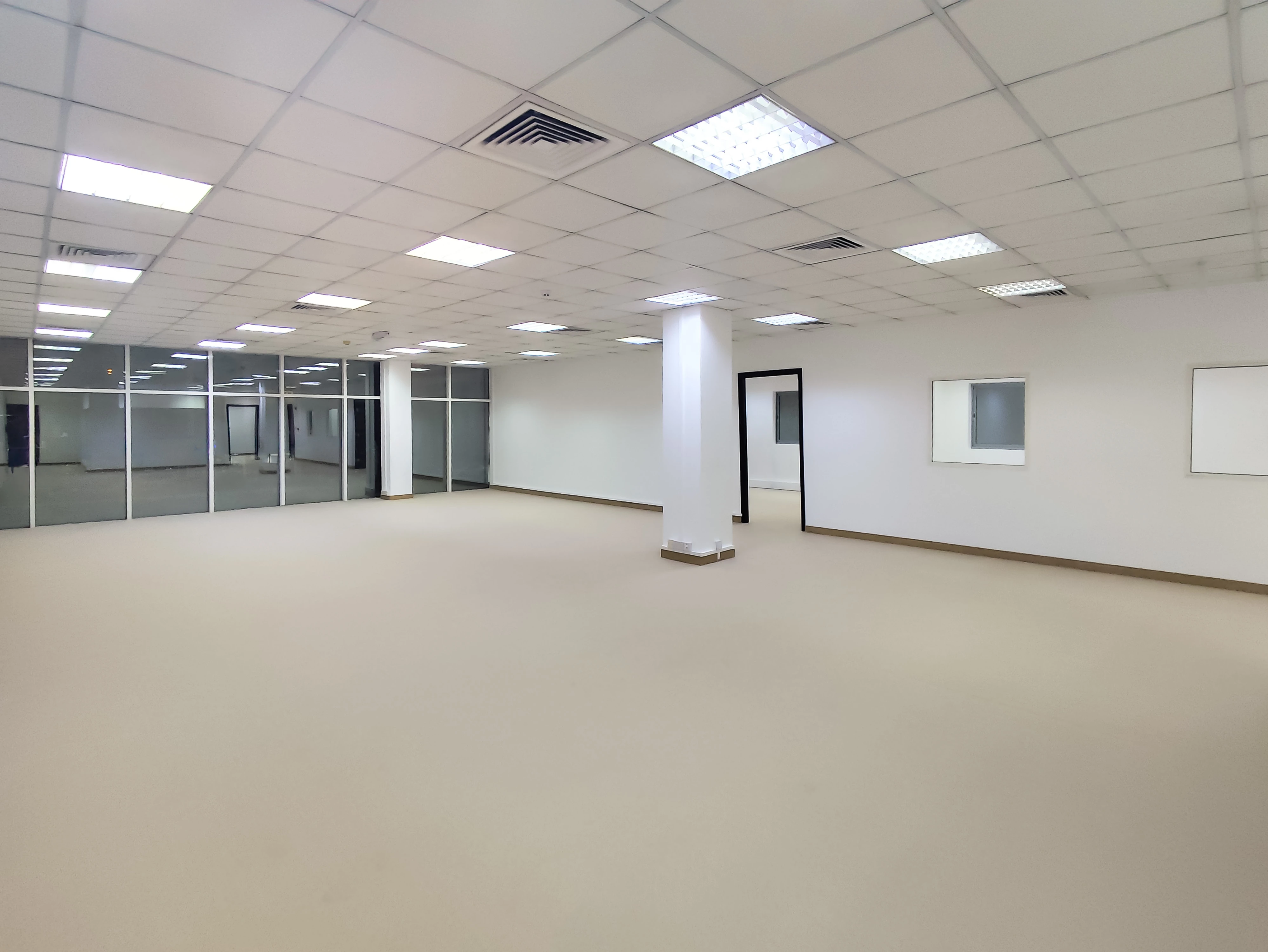 مكتب أنيق للإيجار بمساحة ٢٣٠ متر مربع | الهلال - الطريق الدائري ج