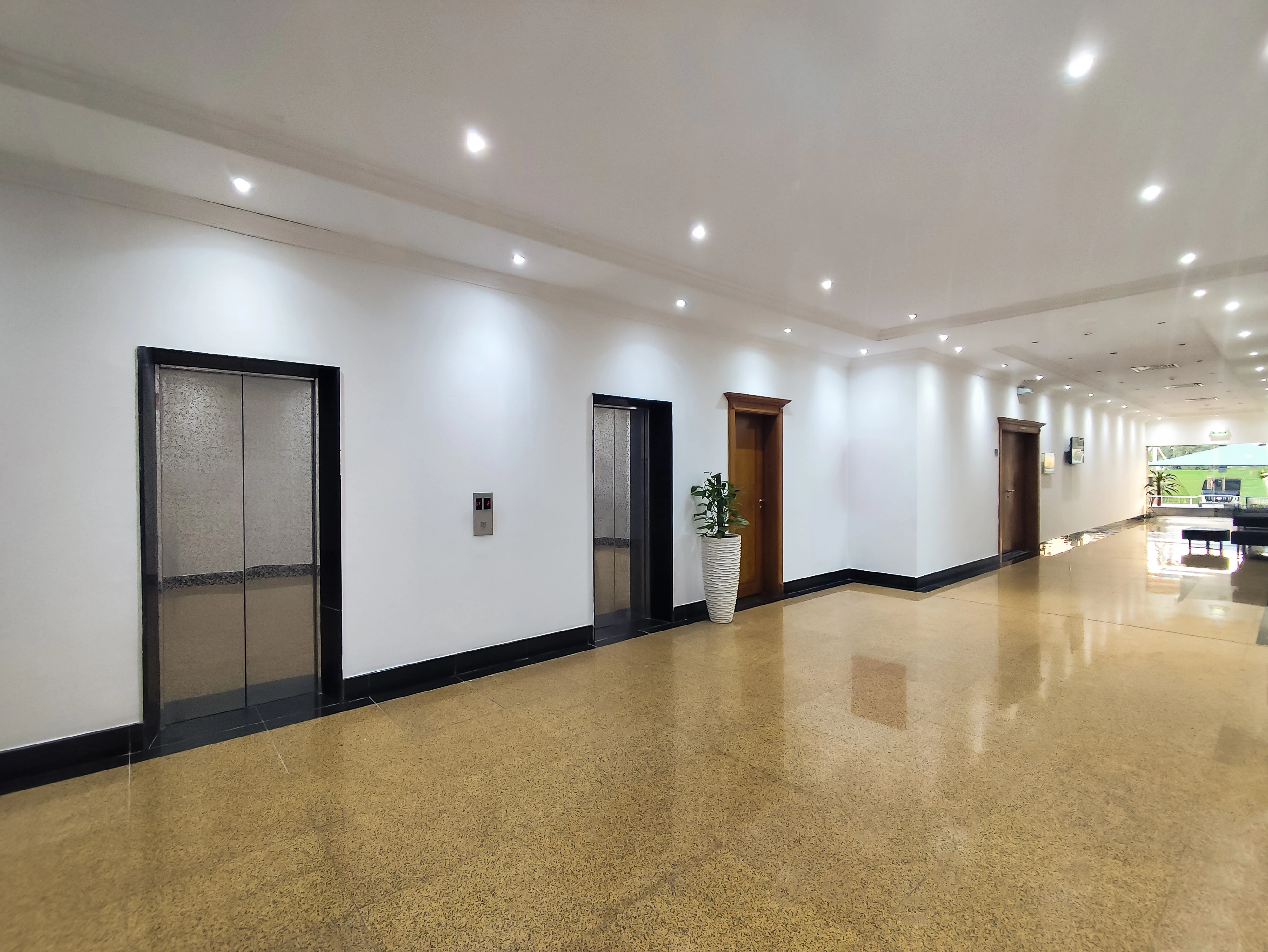 مكتب أنيق للإيجار بمساحة 399 متر مربع | الهلال - الطريق الدائري C