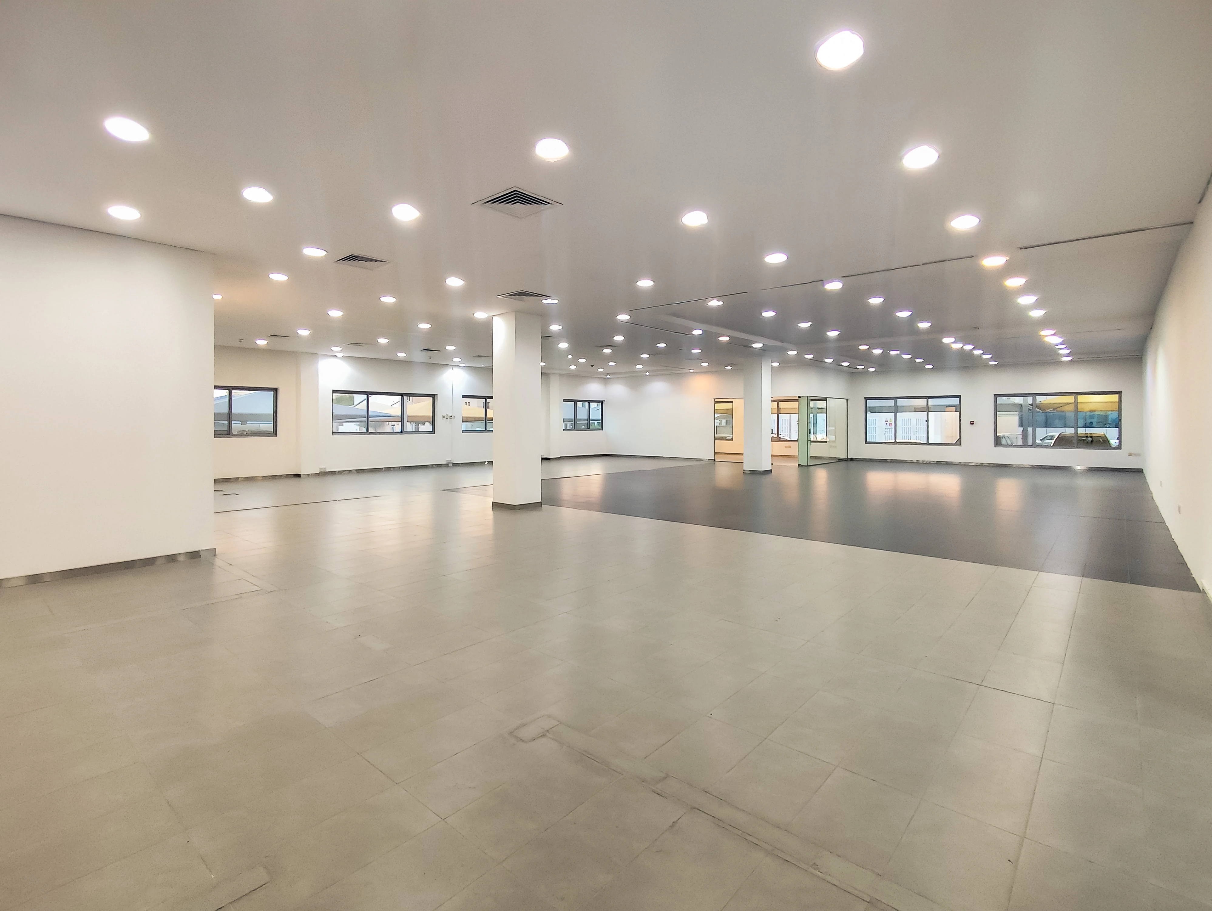 مكتب أنيق للإيجار بمساحة 399 متر مربع | الهلال - الطريق الدائري C