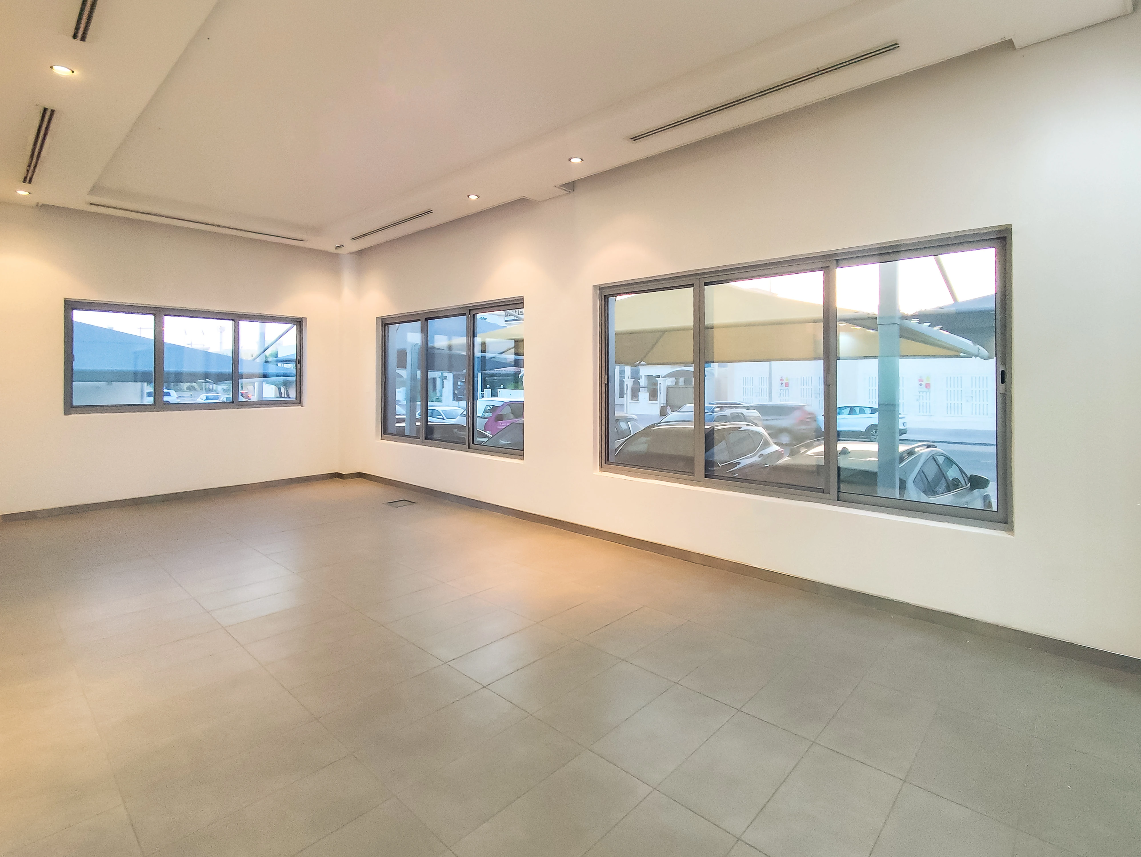 مكتب أنيق للإيجار بمساحة 399 متر مربع | الهلال - الطريق الدائري C