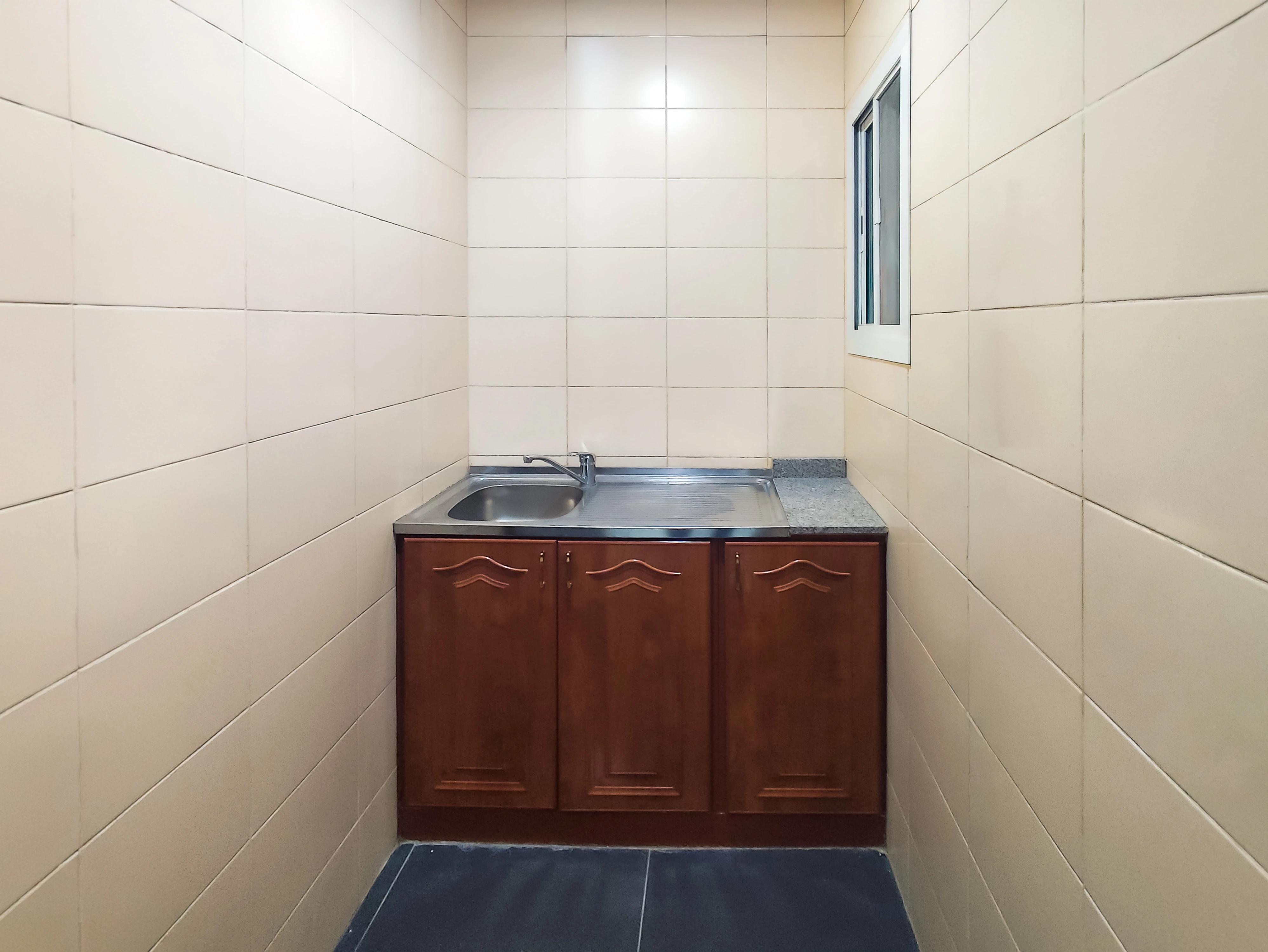 مكتب أنيق للإيجار بمساحة 399 متر مربع | الهلال - الطريق الدائري C