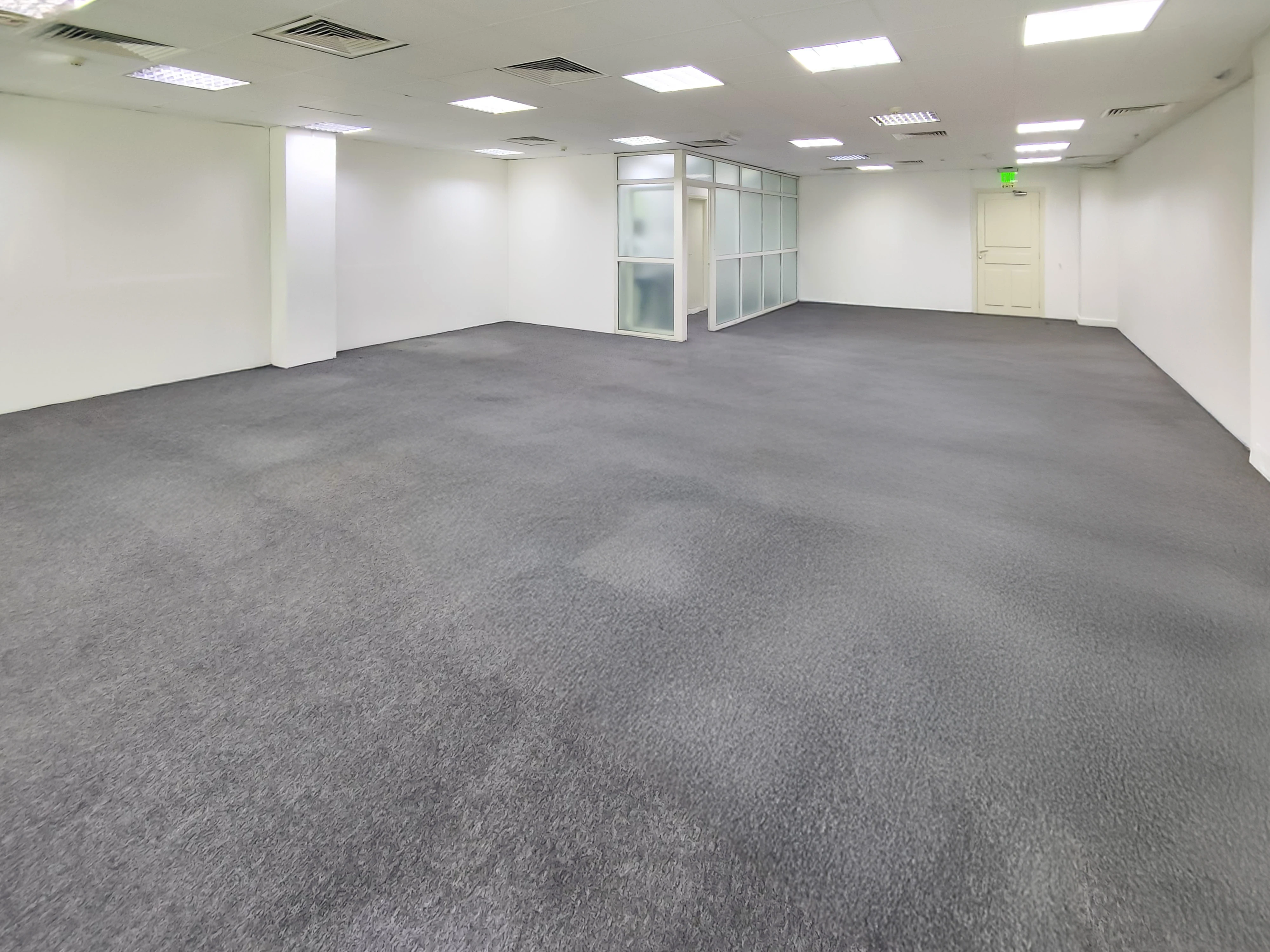 مساحة مكتبية أنيقة | المطار القديم | 131 متر مربع