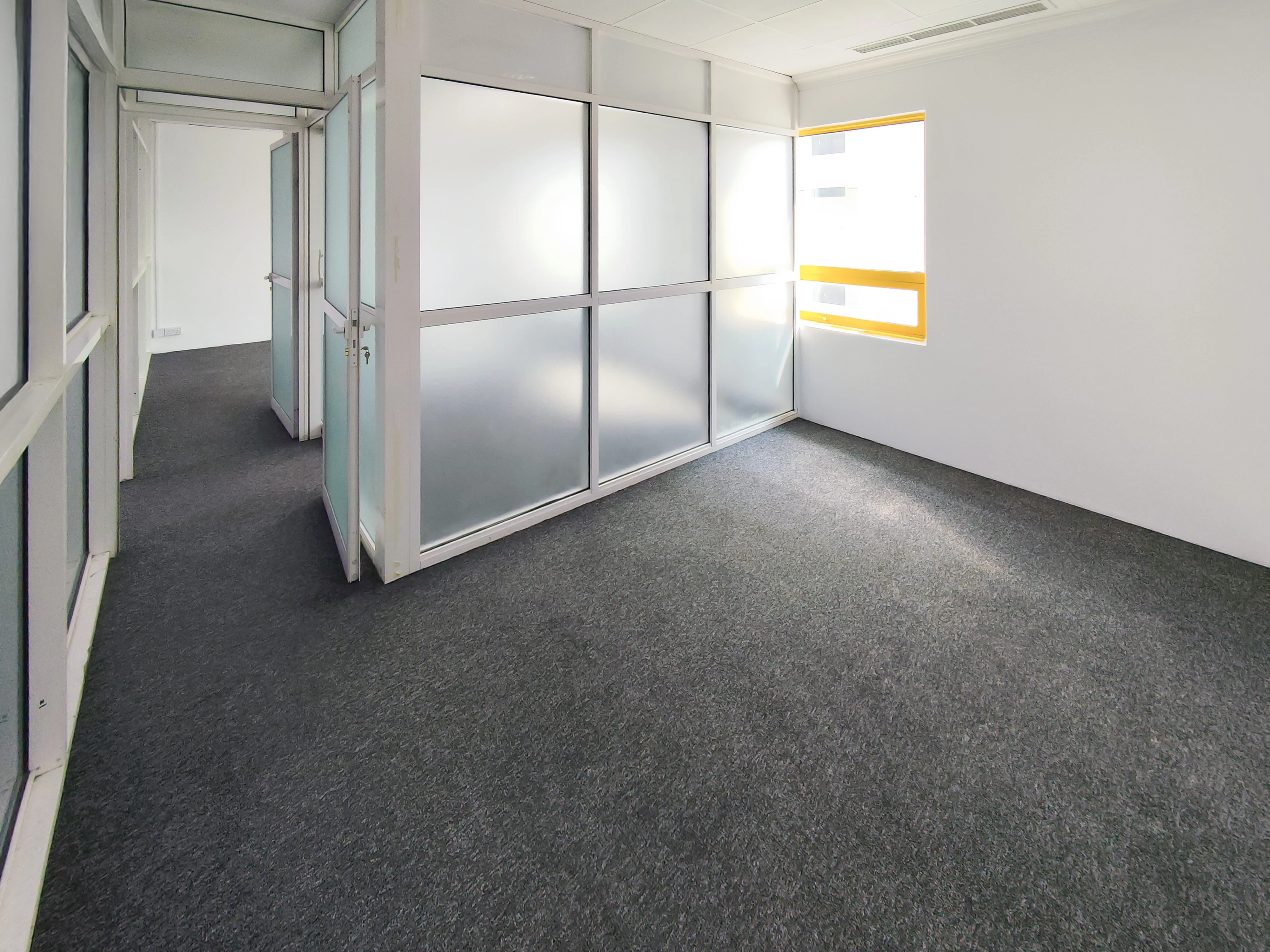 مساحة مكتبية أنيقة | المطار القديم | 131 متر مربع