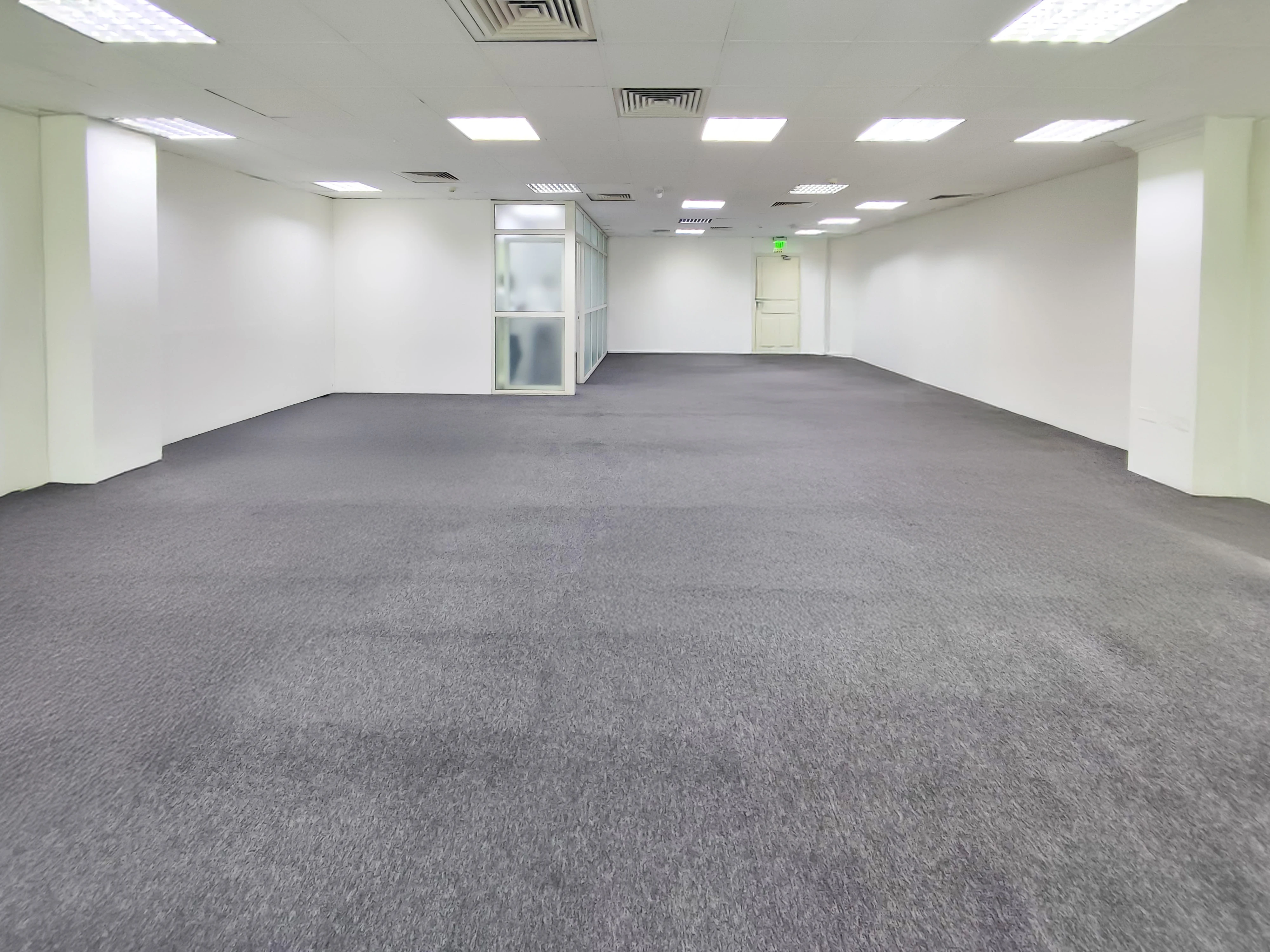 مساحة مكتبية أنيقة | المطار القديم | 131 متر مربع