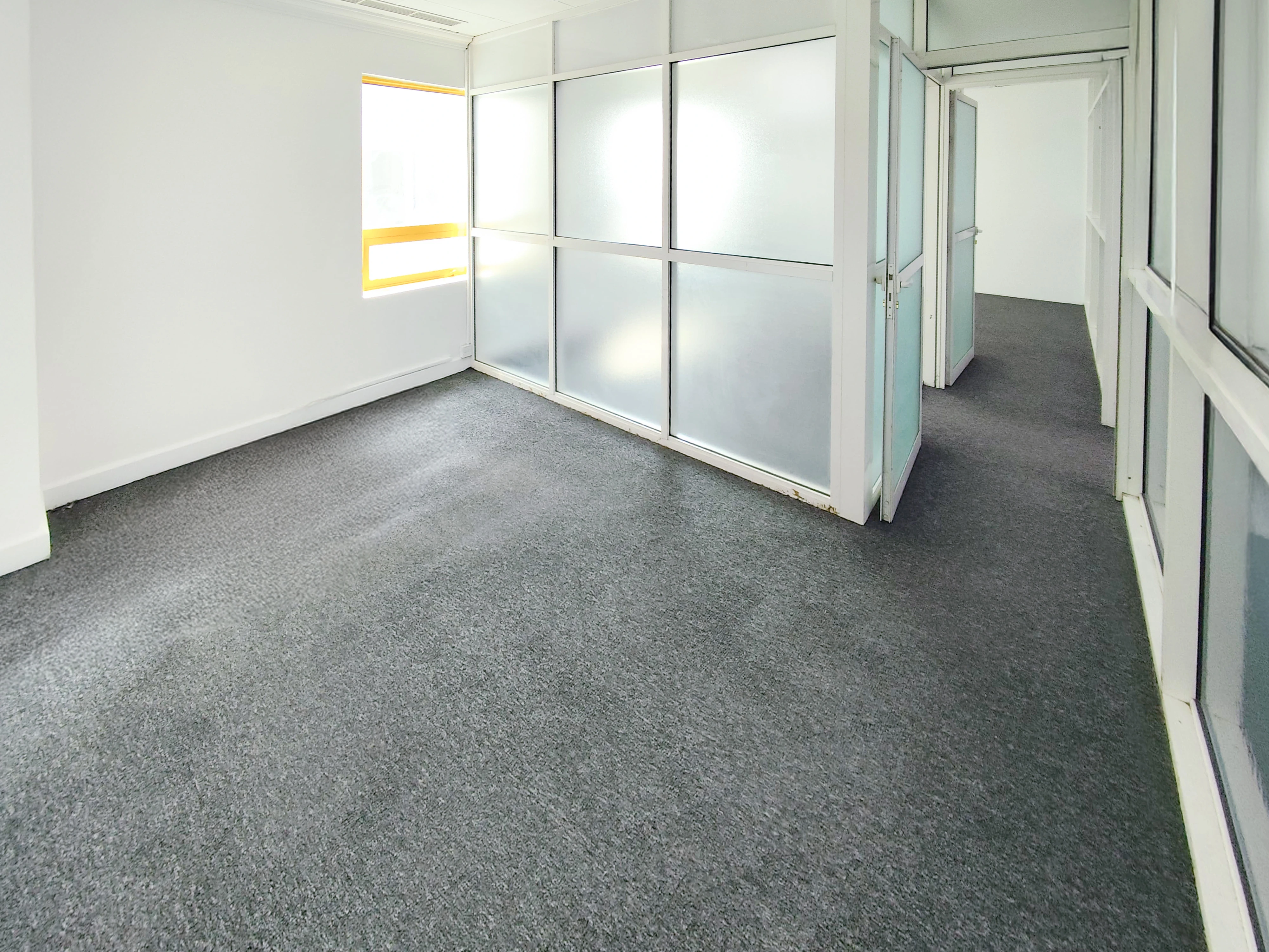 مساحة مكتبية أنيقة | المطار القديم | 131 متر مربع