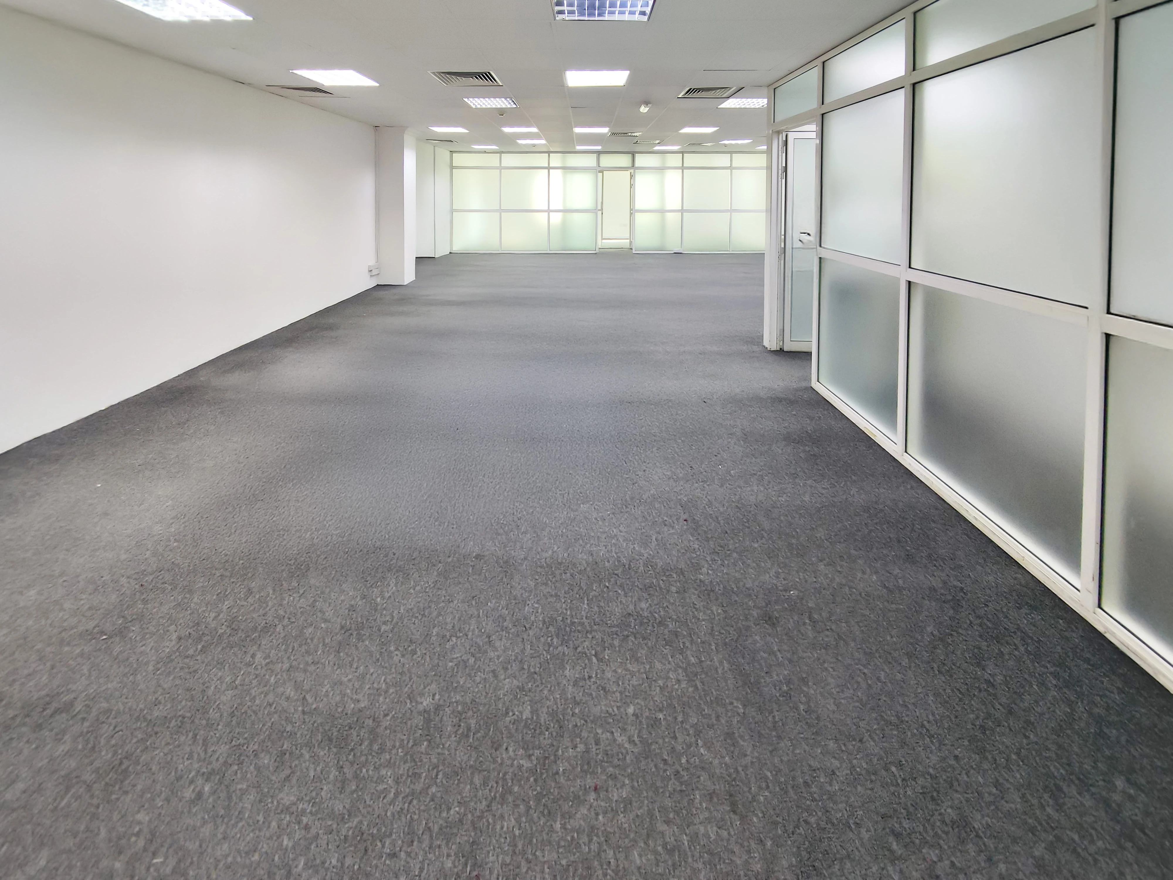 مساحة مكتبية أنيقة | المطار القديم | 131 متر مربع