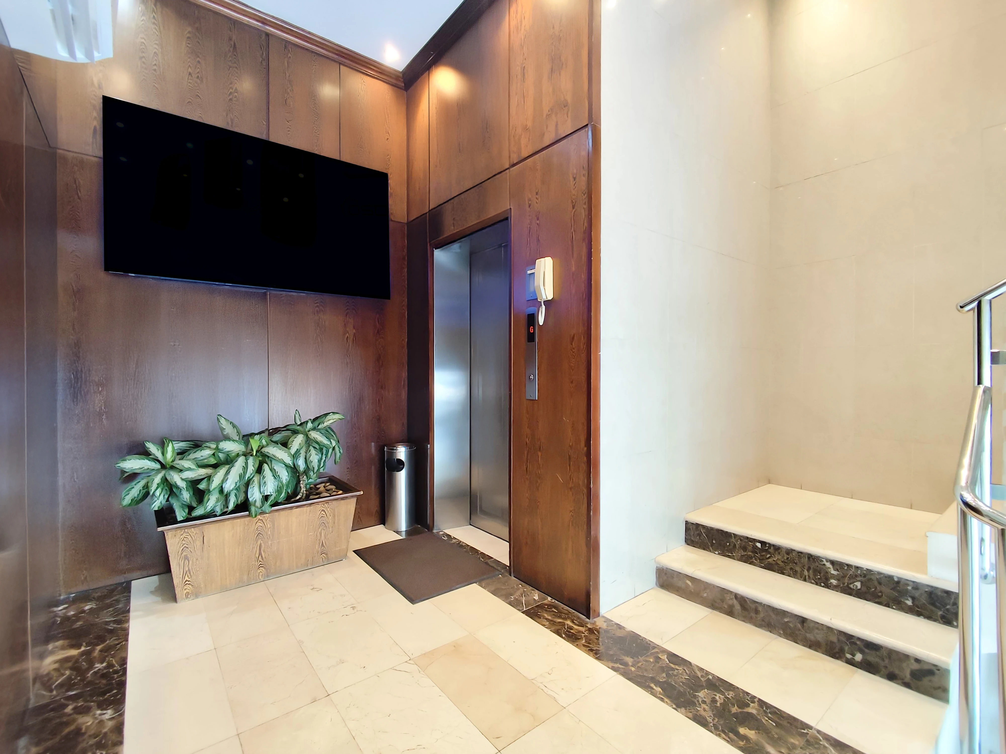 مساحة مكتبية أنيقة | المطار القديم | 131 متر مربع