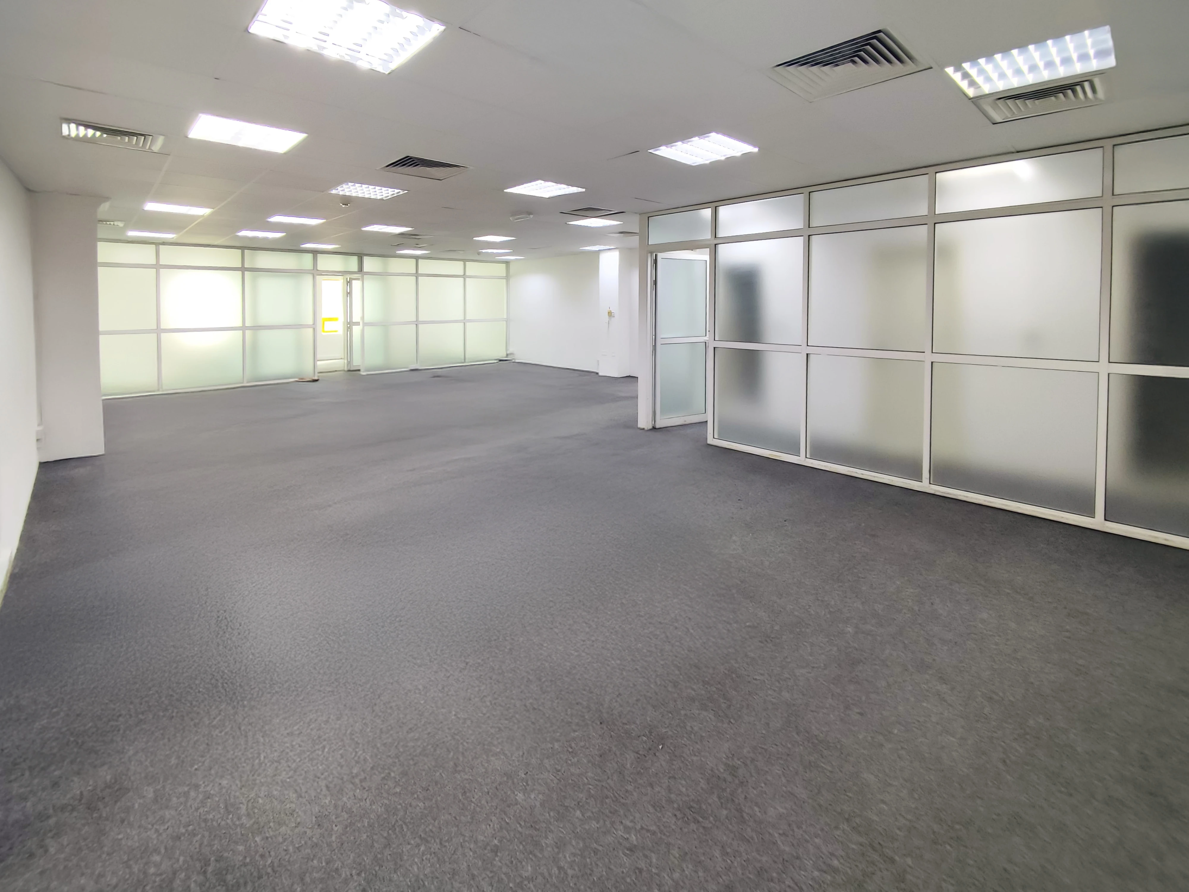 مساحة مكتبية أنيقة | المطار القديم | 131 متر مربع