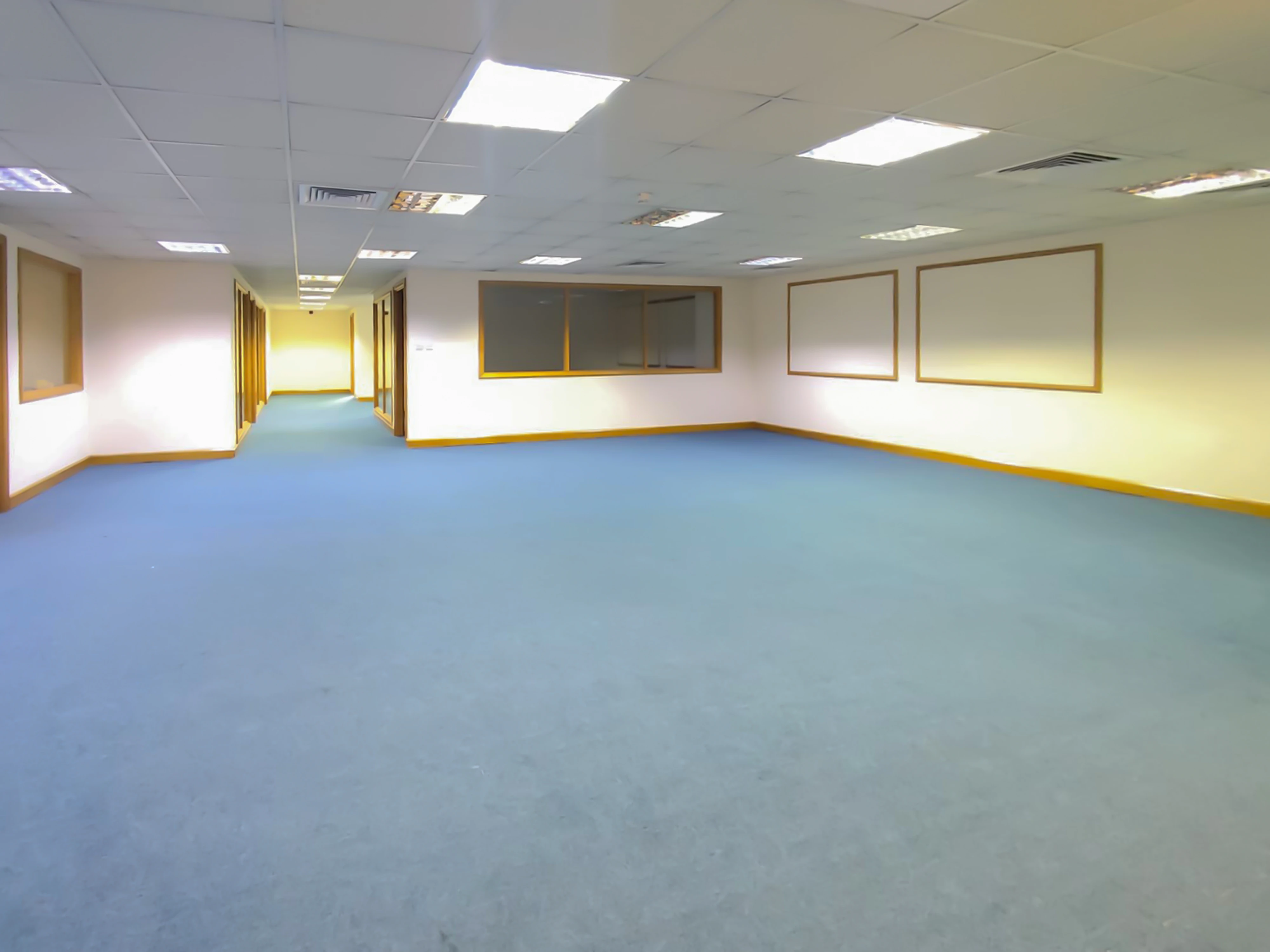 مساحة مكتب أنيقة في الهلال | للإيجار الآن