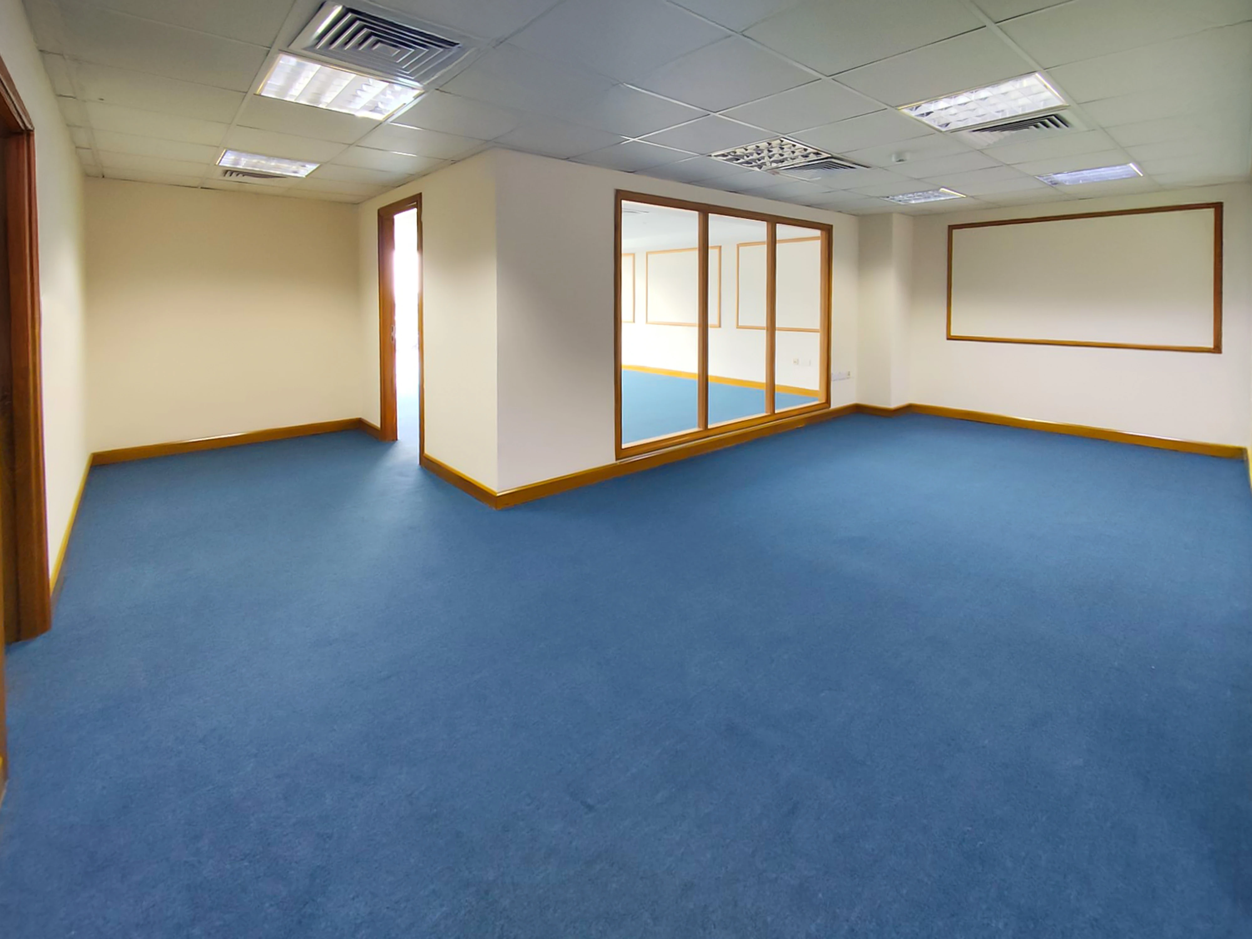 مساحة مكتب أنيقة في الهلال | للإيجار الآن