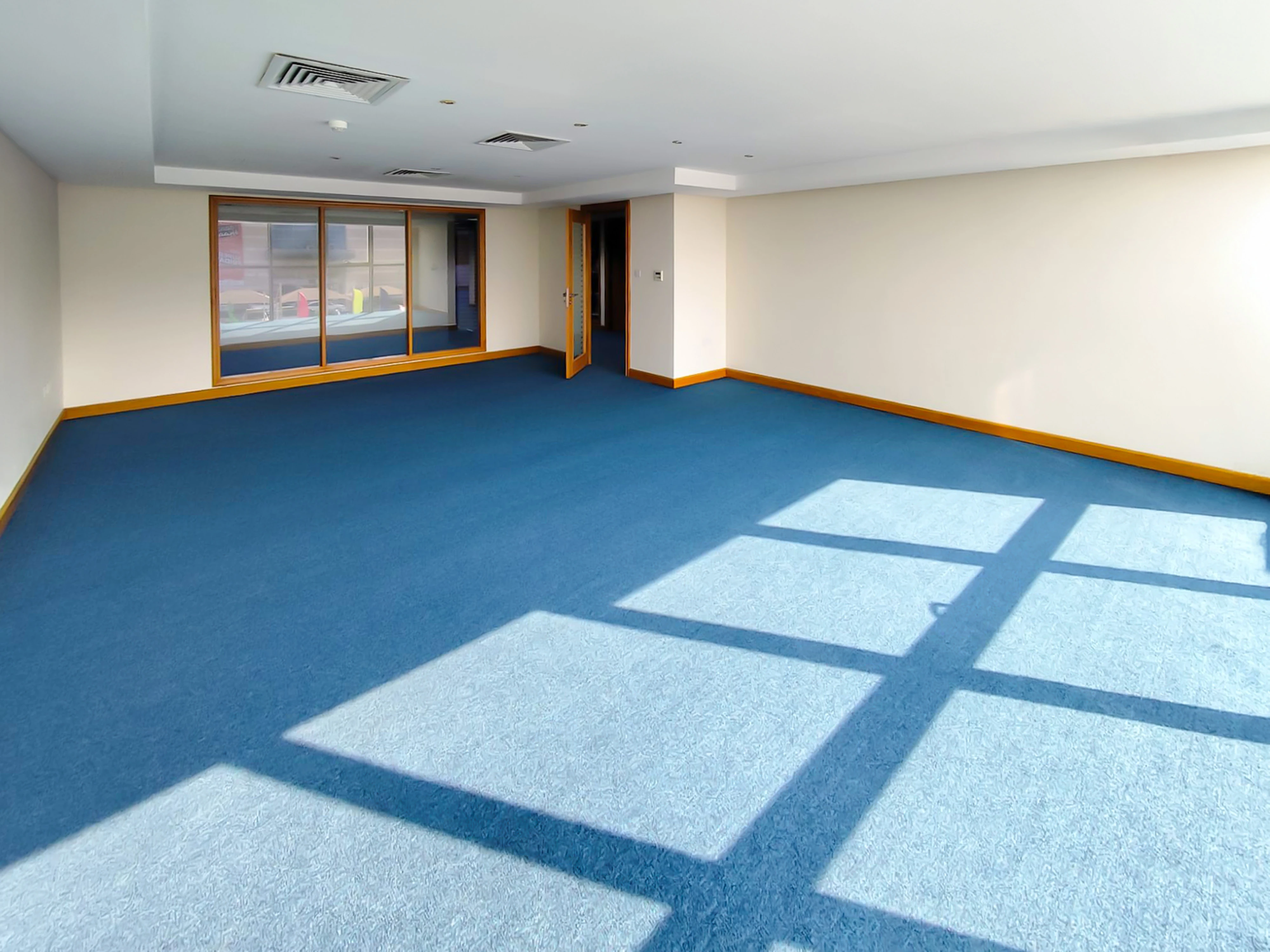 مساحة مكتب أنيقة في الهلال | للإيجار الآن