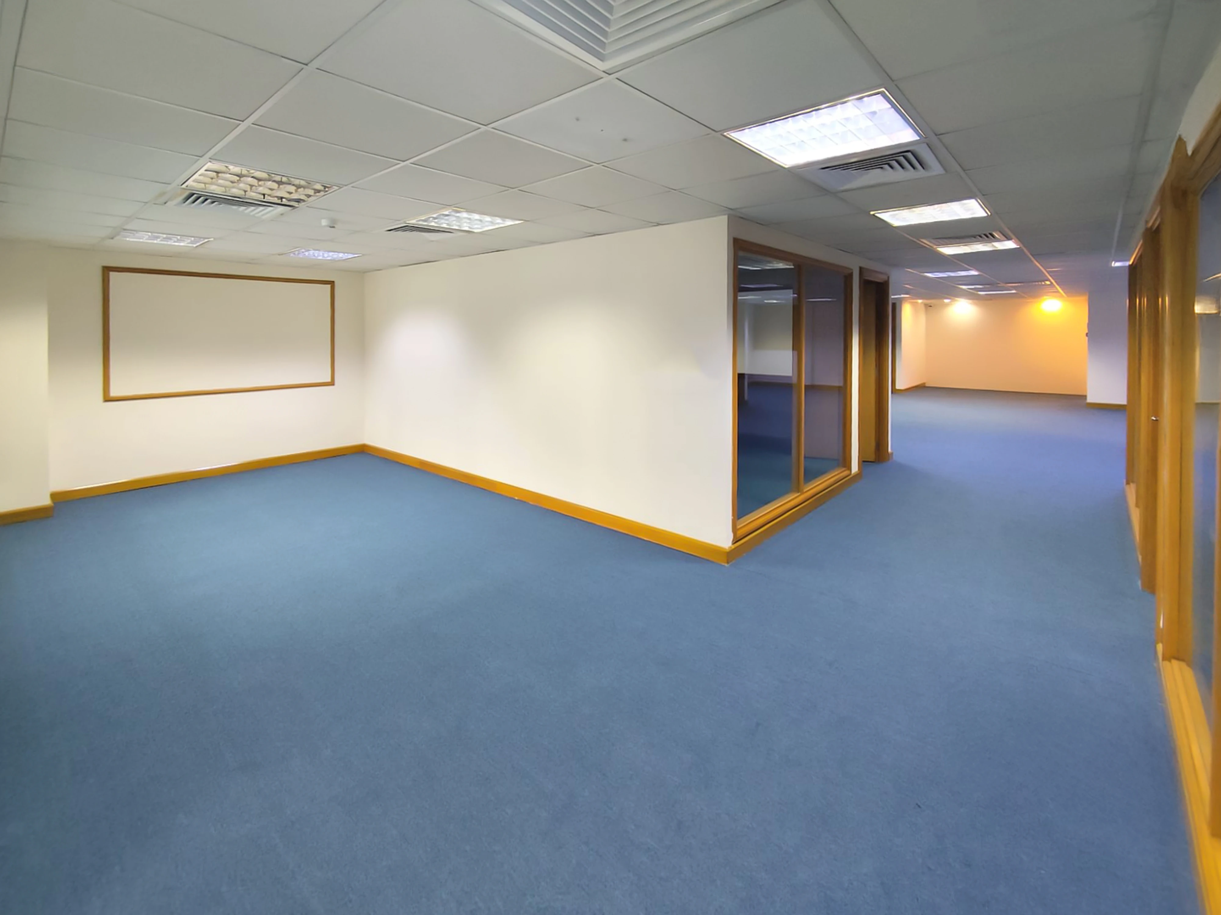 مساحة مكتب أنيقة في الهلال | للإيجار الآن