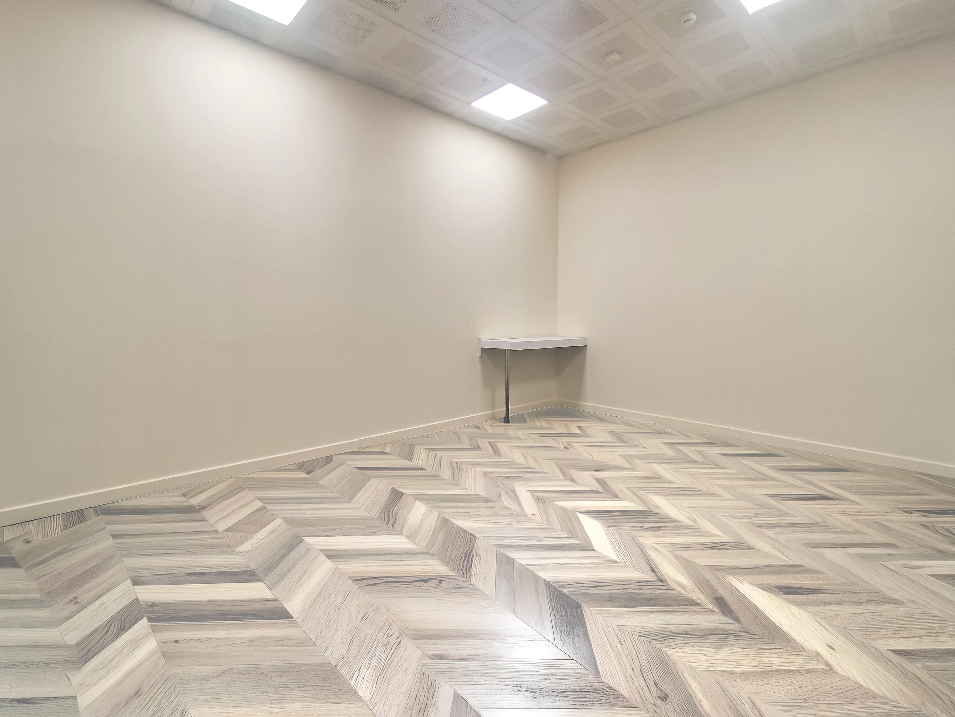 مكتب أنيق للإيجار بمساحة 385 متر مربع | المنصورة - الطريق الدائري ج