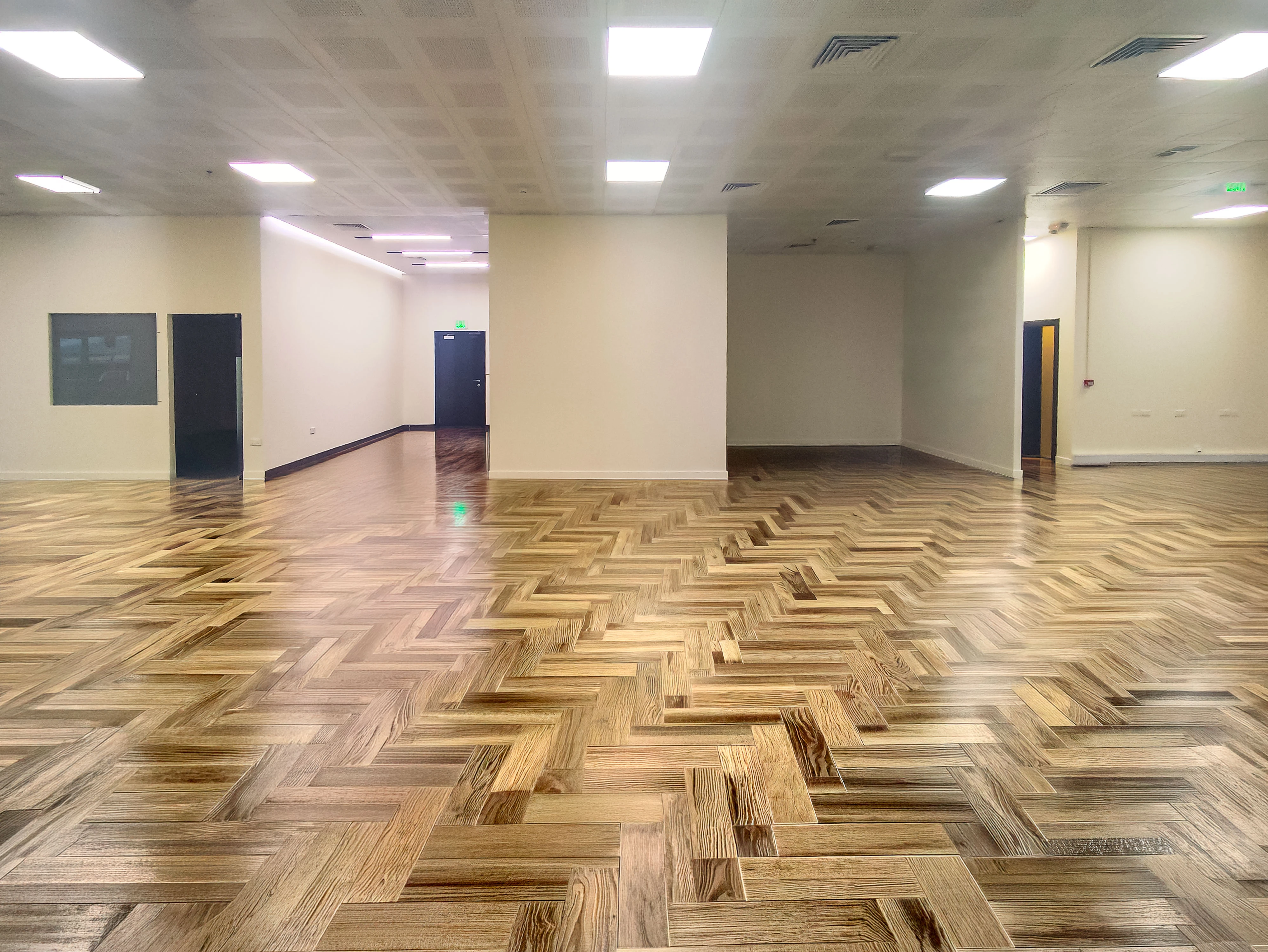 مكتب أنيق للإيجار بمساحة 385 متر مربع | المنصورة - الطريق الدائري ج