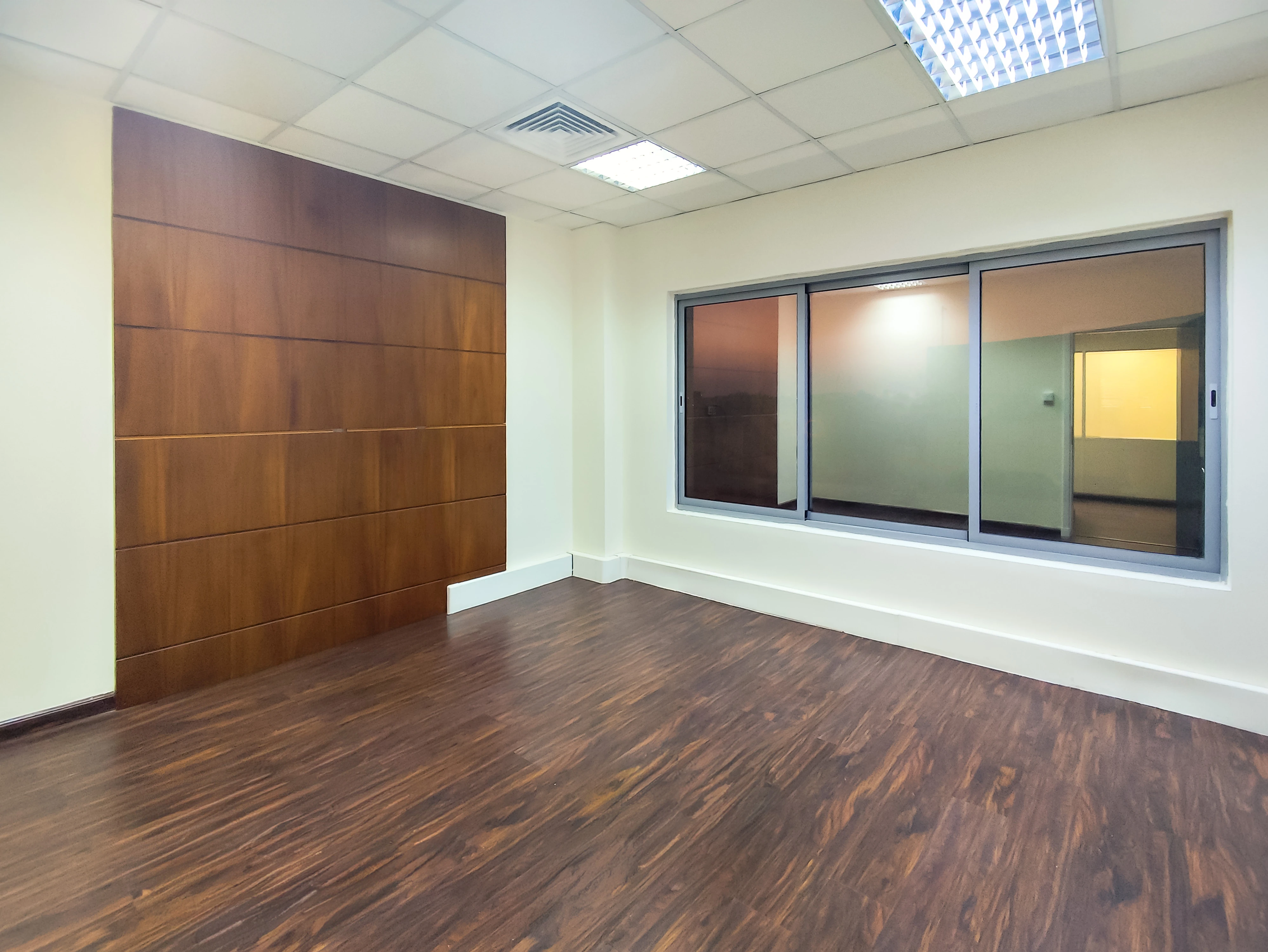 موقع مكتبي مميز بمساحة 540 متر مربع | طريق الهلال الدائري C