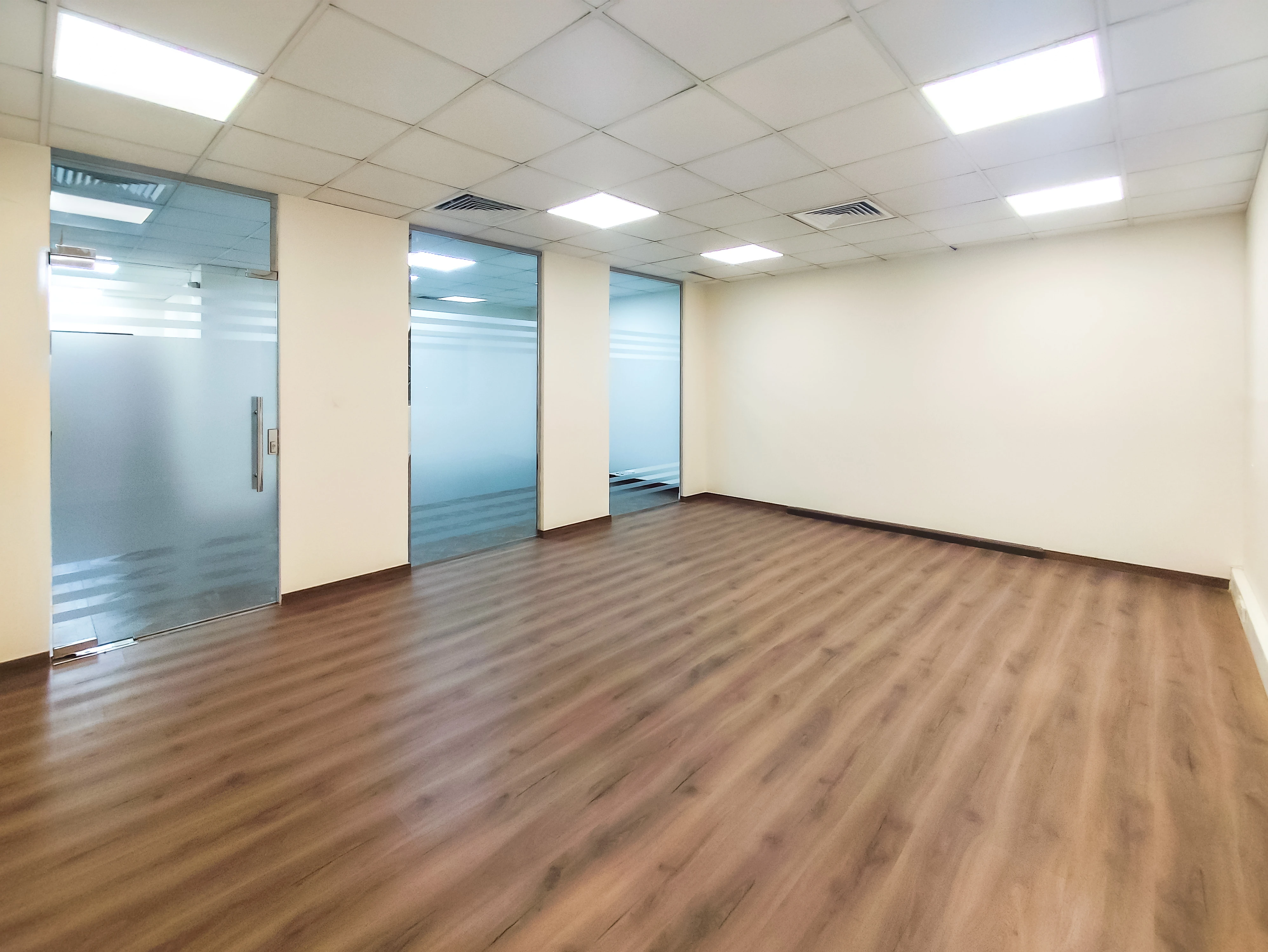 موقع مكتبي مميز بمساحة 540 متر مربع | طريق الهلال الدائري C