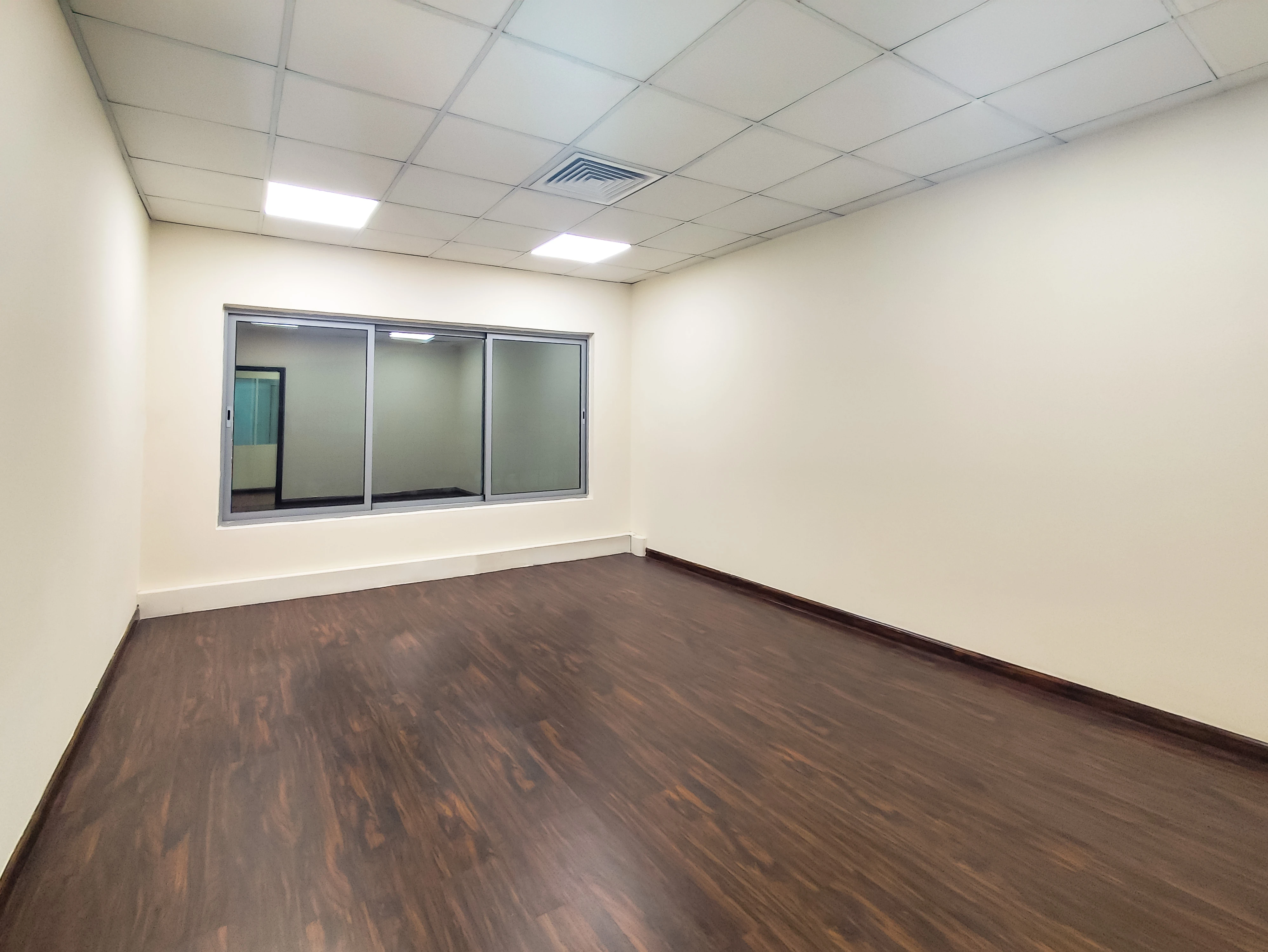 موقع مكتبي مميز بمساحة 540 متر مربع | طريق الهلال الدائري C