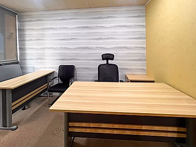 مكتب مفروش بالكامل بمساحة 12 متر مربع للإيجار في الكورنيش