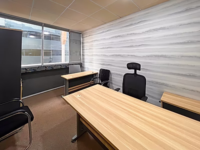 مكتب مفروش بالكامل بمساحة 12 متر مربع للإيجار في الكورنيش