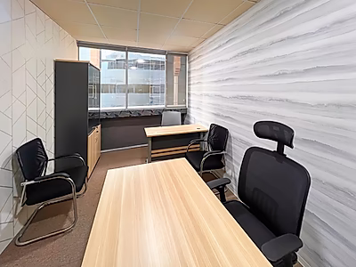 مكتب مفروش بالكامل بمساحة 12 متر مربع للإيجار في الكورنيش