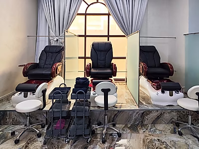 سبا وصالون فاخر 610 م² | جاهز للتشغيل في السد