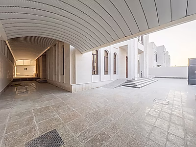 فيلا فاخرة بسبع غرف نوم | وادي لوسيل