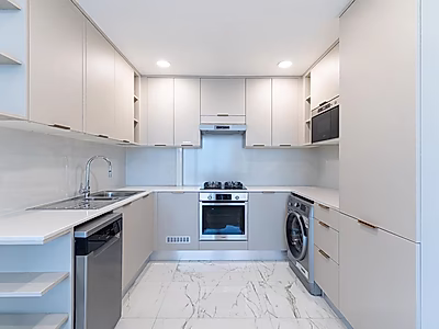 شقة مفروشة فاخرة غرفتين وصالة في لوسيل بإطلالة بانورامية على أبراج مارينا – طابق علوي وخطة دفع مرنة