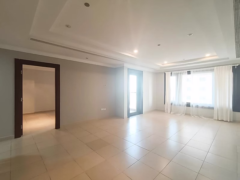 SPACIOUS AND BRIGHT 1-BEDROOM WITH TITLE DEED | PORTO - Photo 1