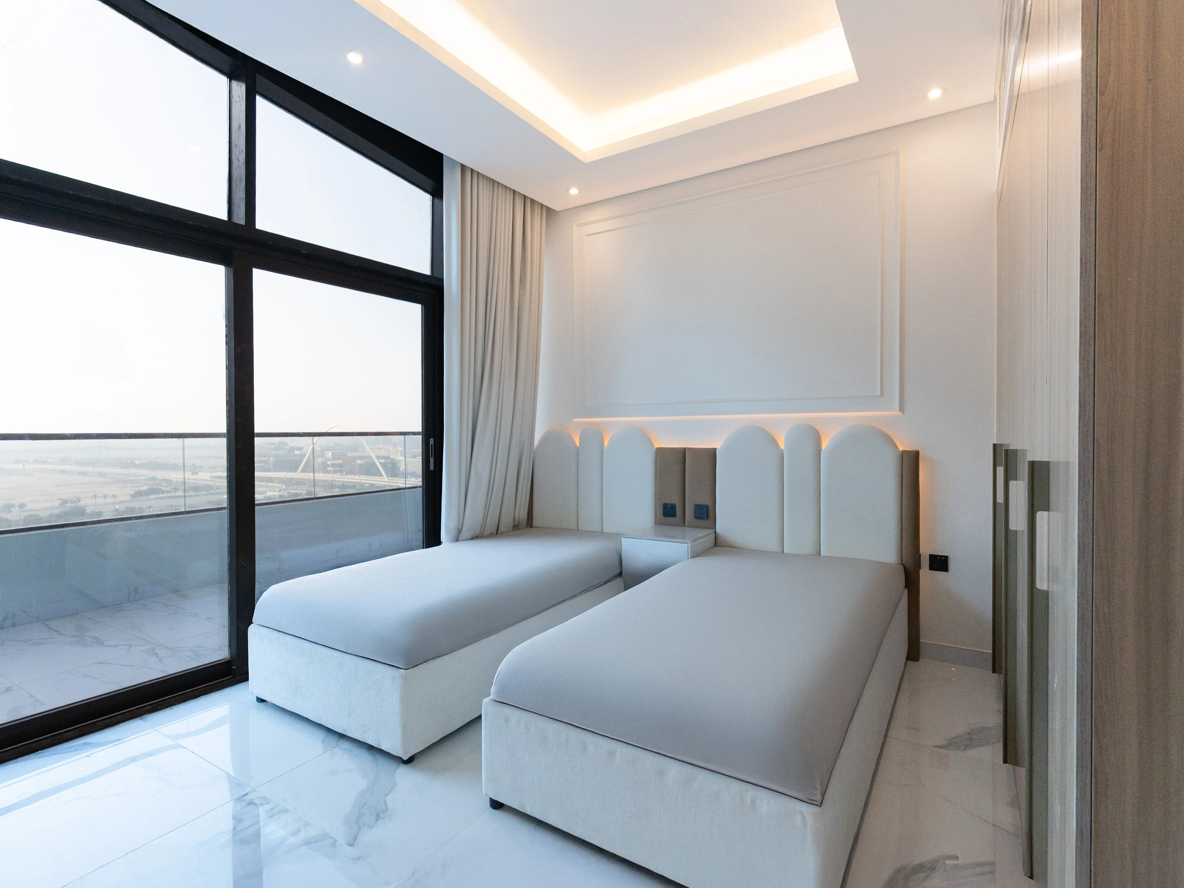 Stunning 2+Maid Bedroom Apartment BILLS INCLUDED - Photo 7