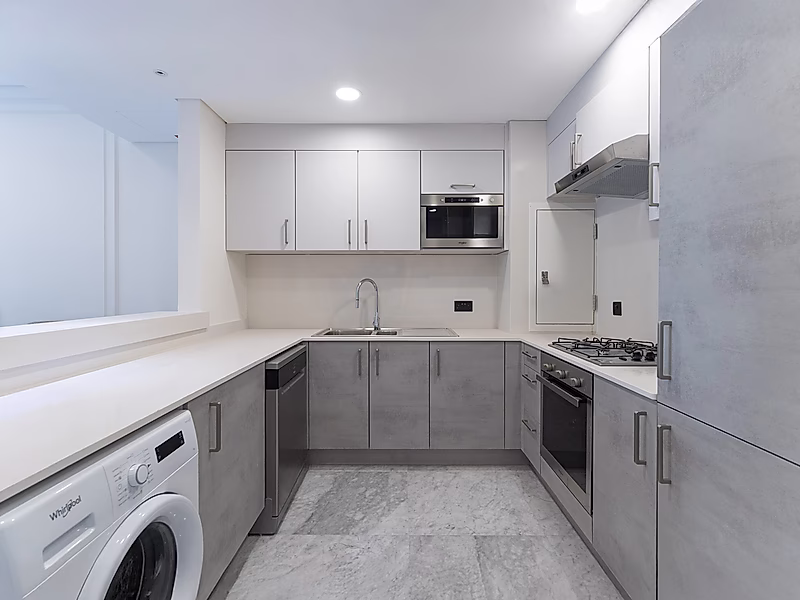 Stunning 2+Maid Bedroom Apartment BILLS INCLUDED - Photo 10