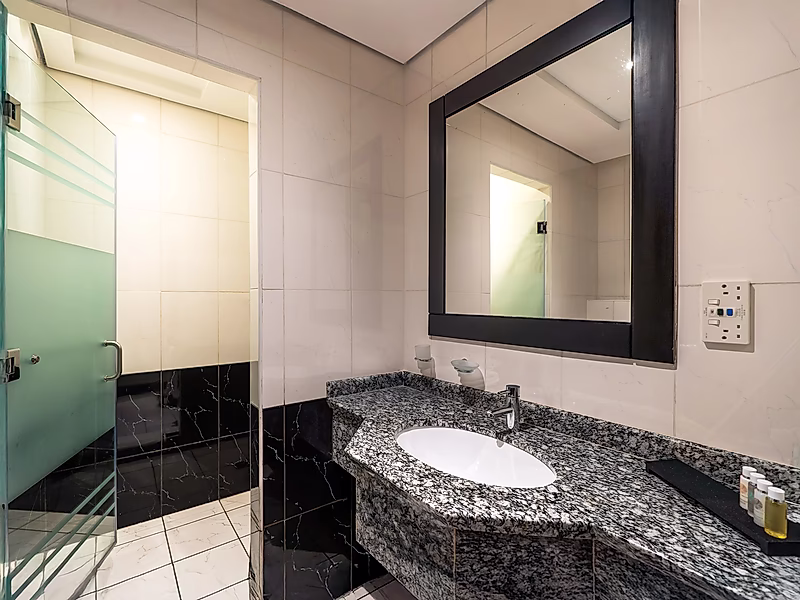 Upscale 2-Bedroom Apartment with Resort Amenities - Photo 10