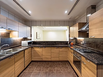 شقة راقية 3 غرف مع خادمة بنظام فندقي